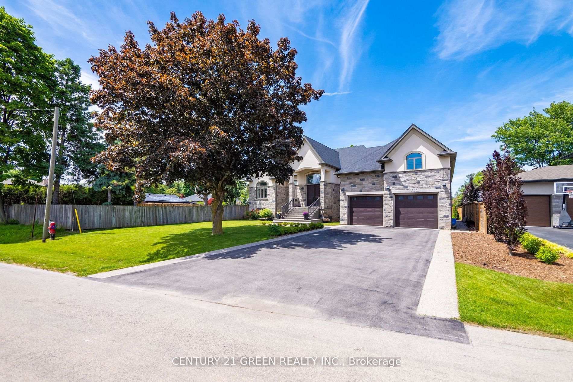 Front of 679 Hiawatha Boulevard