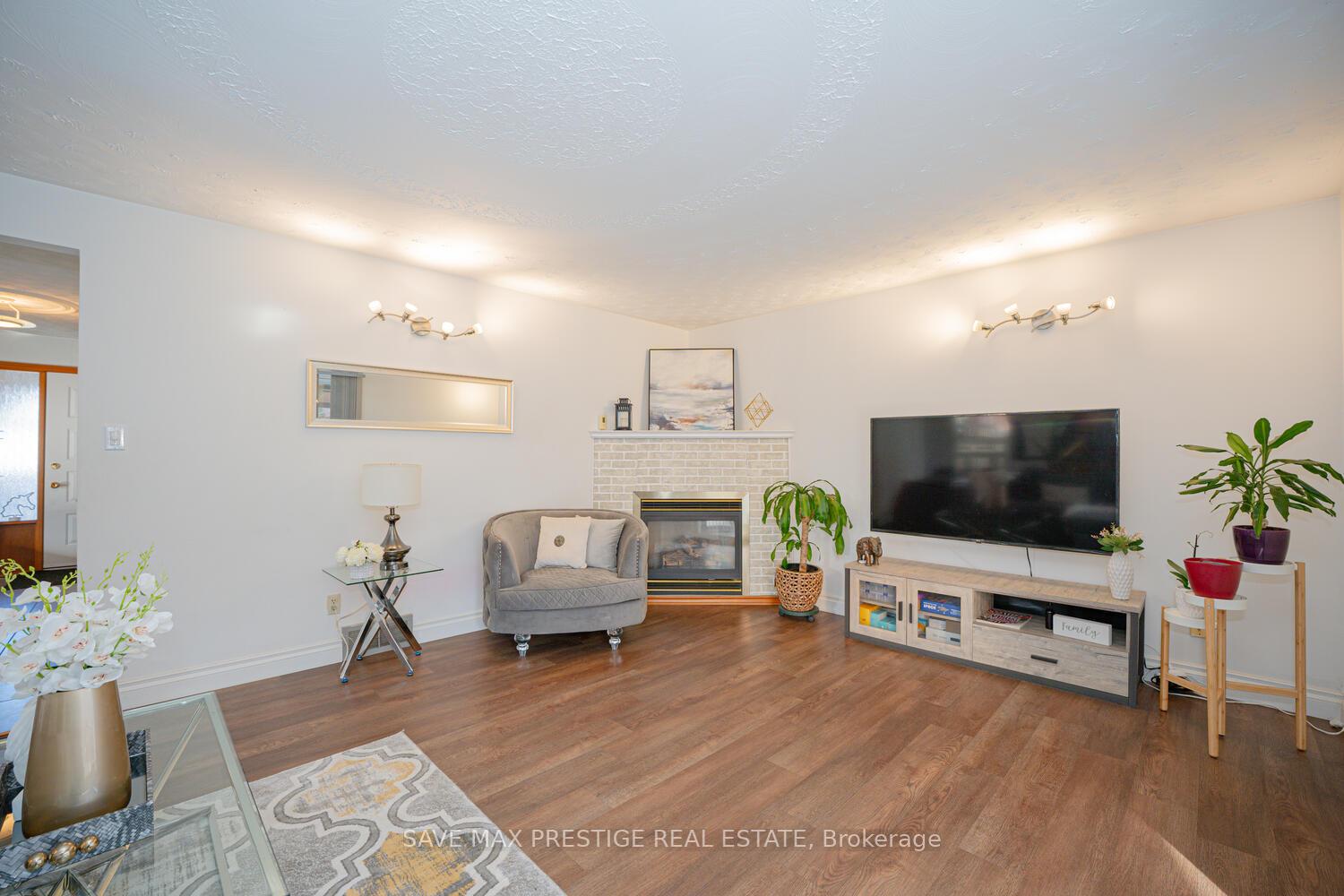 Photo 13 of 84 Wimbleton Crescent, Kitchener — HOMEH