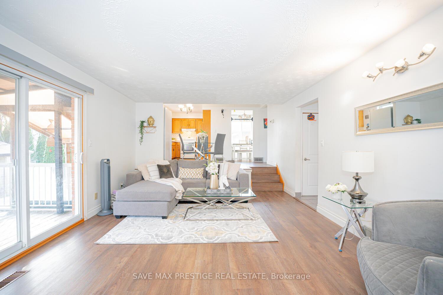 Photo 10 of 84 Wimbleton Crescent, Kitchener — HOMEH