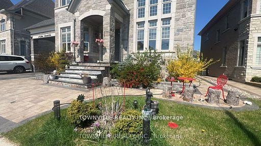 Photo 2 of 13 John Carrol Drive, Welland, Broadway — HOMEH