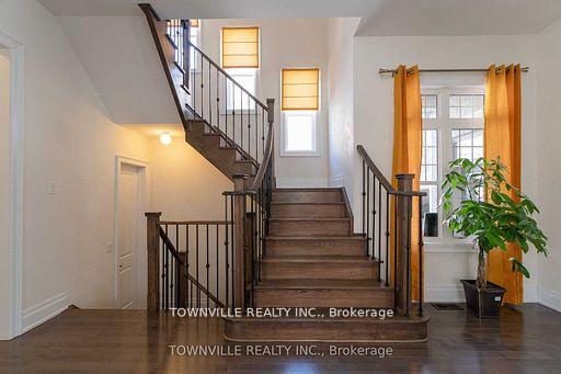 Photo 11 of 13 John Carrol Drive, Welland, Broadway — HOMEH