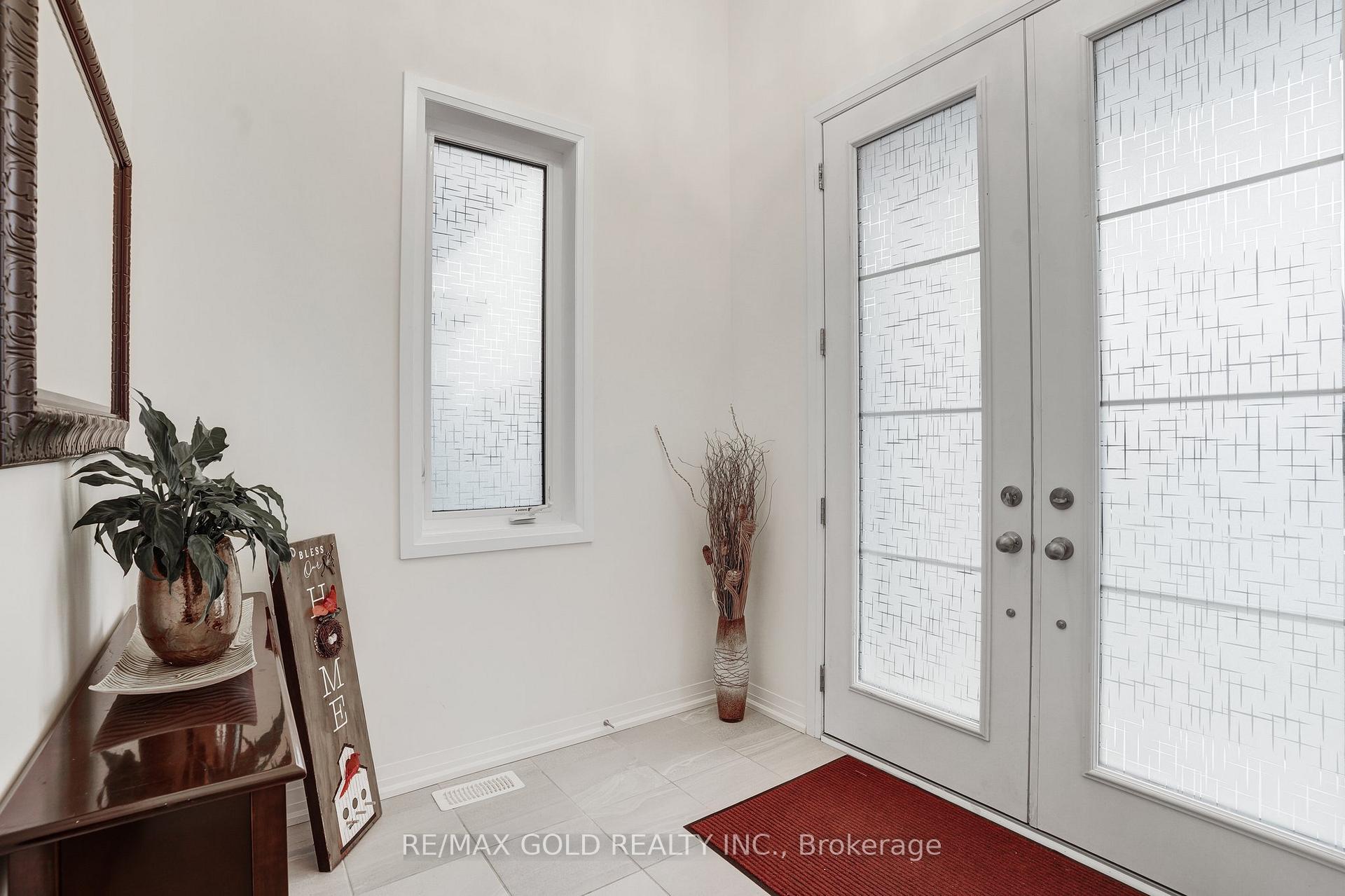 Photo 3 of 40 Weylie Street, Hamilton, Mount Hope — HOMEH