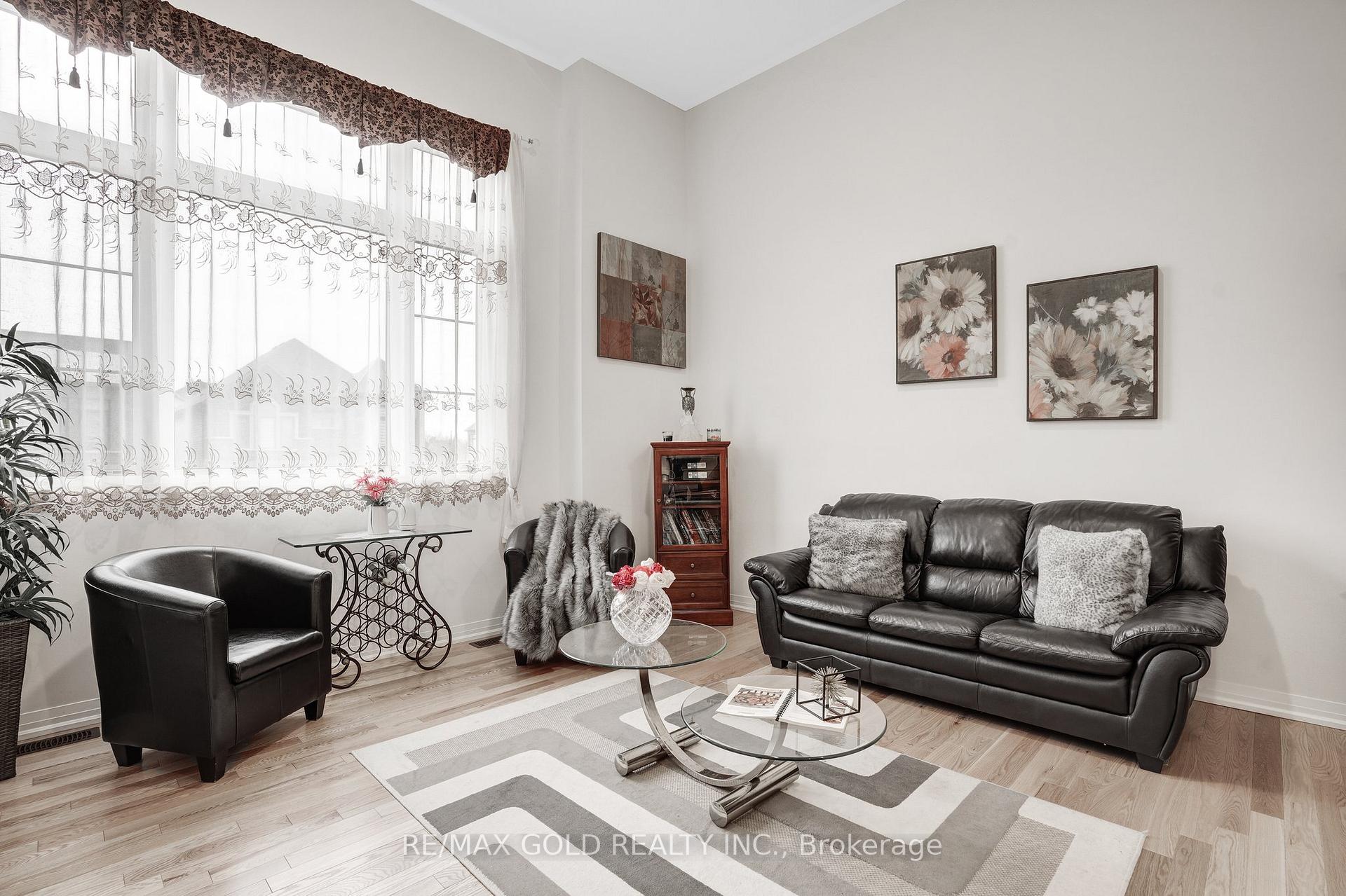 Photo 8 of 40 Weylie Street, Hamilton, Mount Hope — HOMEH