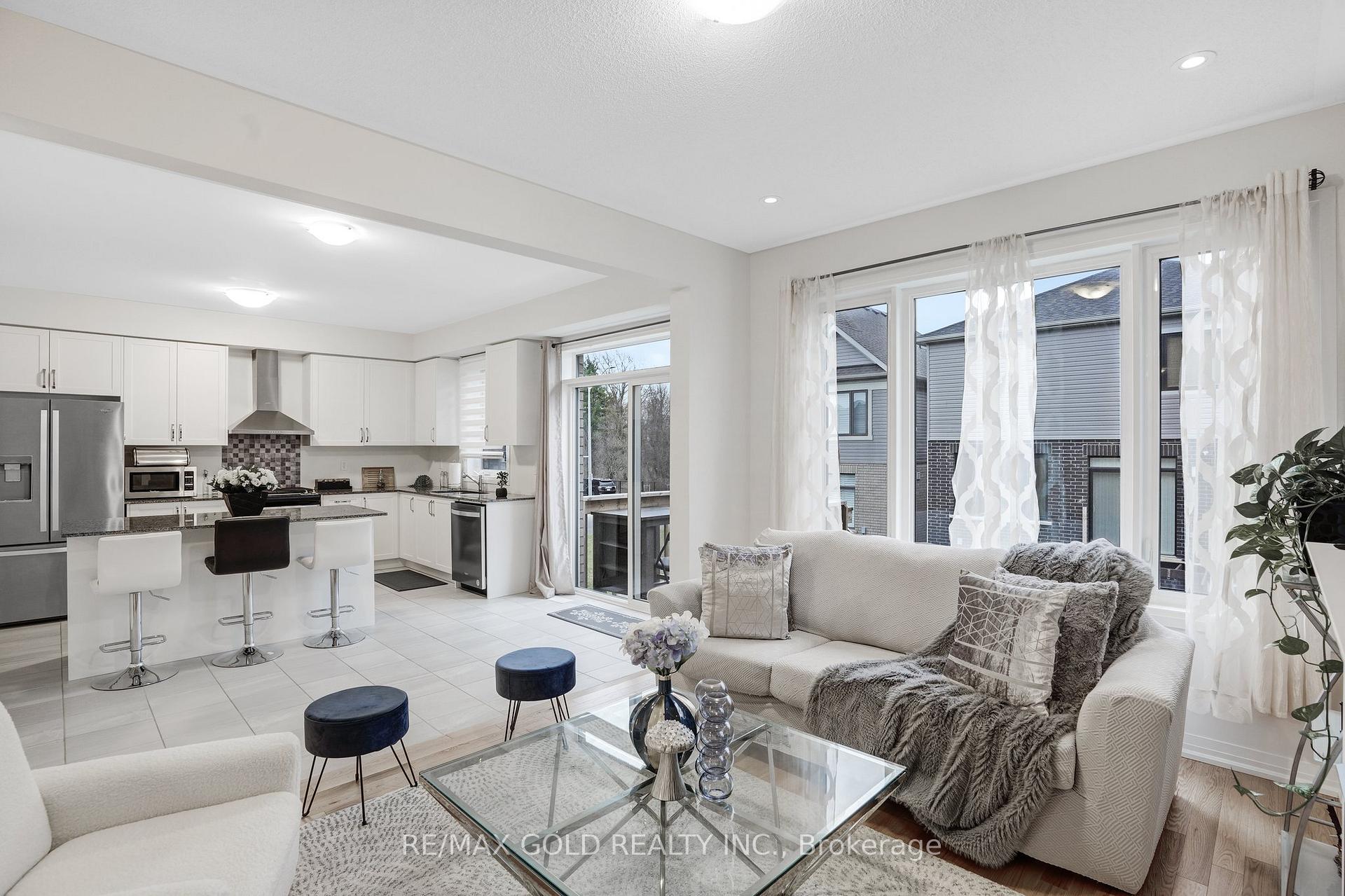 Photo 7 of 40 Weylie Street, Hamilton, Mount Hope — HOMEH