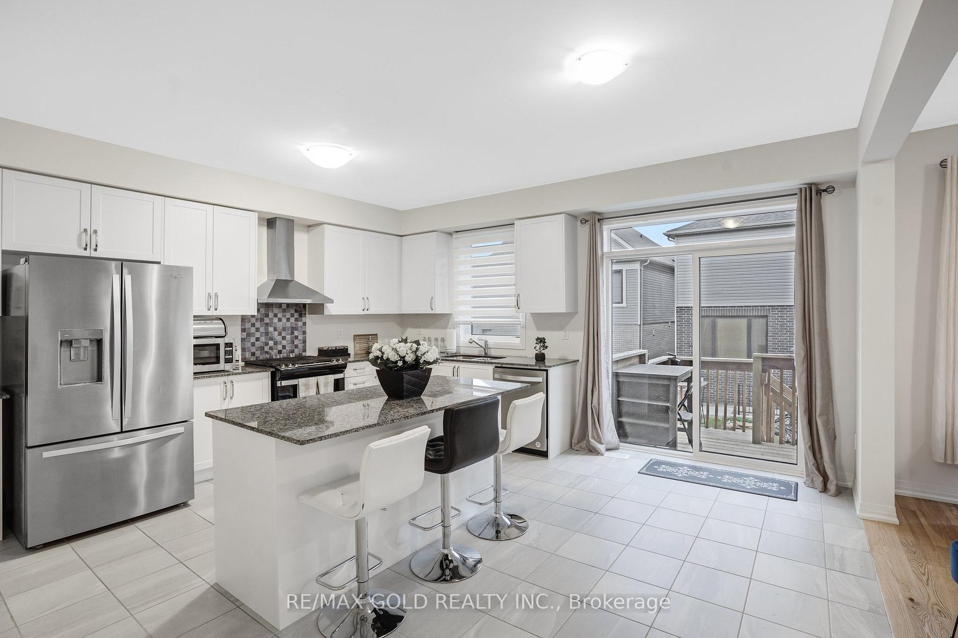 Photo 10 of 40 Weylie Street, Hamilton, Mount Hope — HOMEH