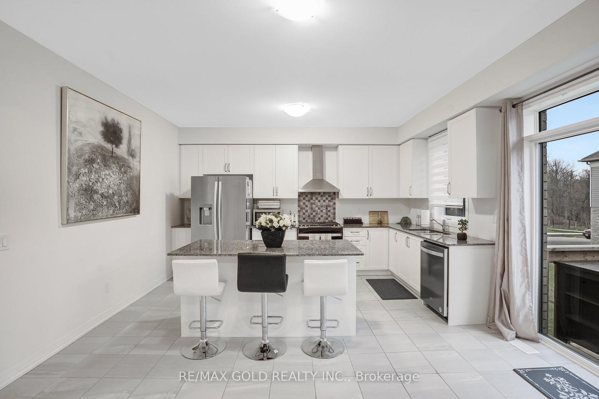 Photo 9 of 40 Weylie Street, Hamilton, Mount Hope — HOMEH