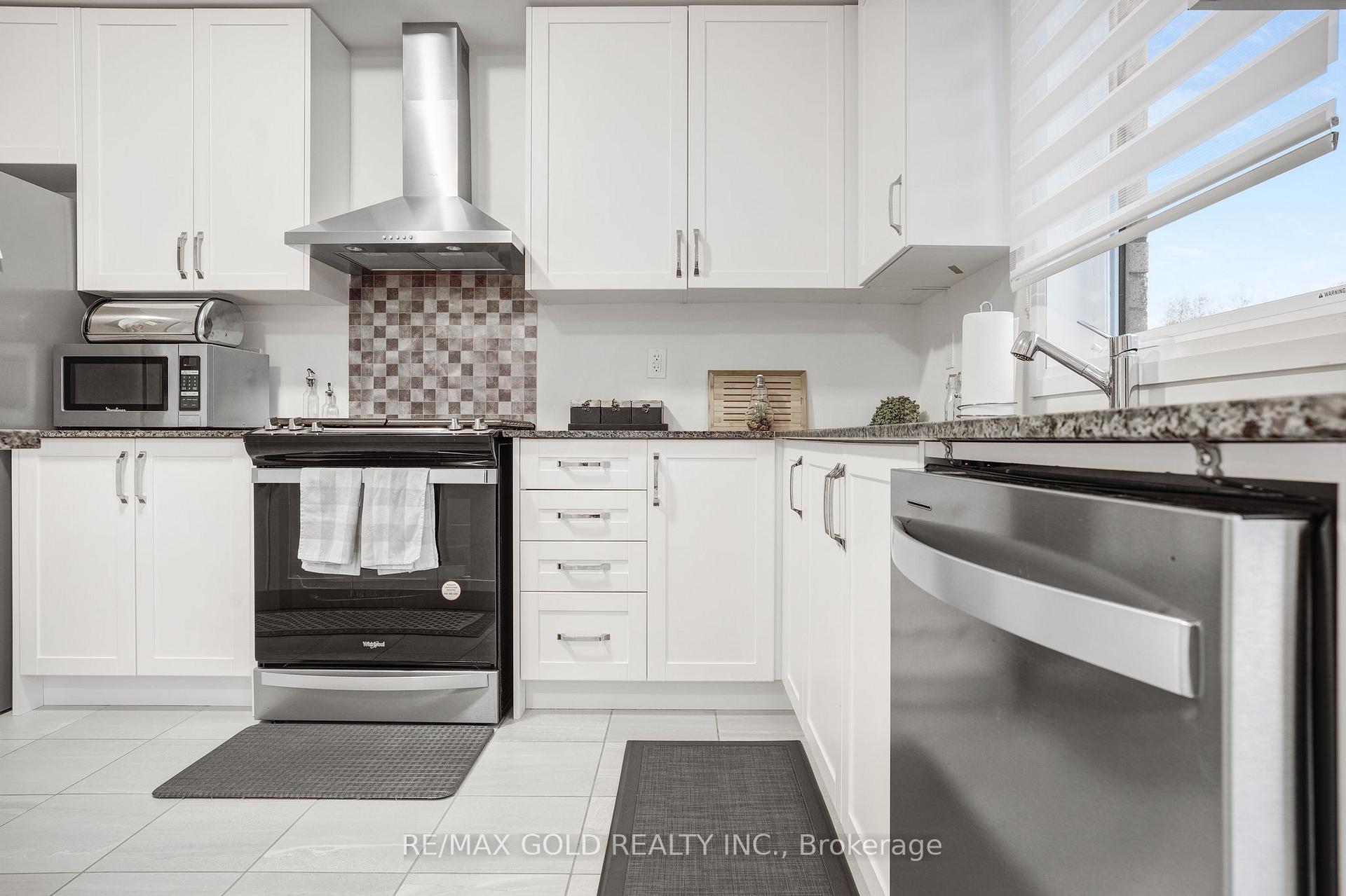 Photo 13 of 40 Weylie Street, Hamilton, Mount Hope — HOMEH
