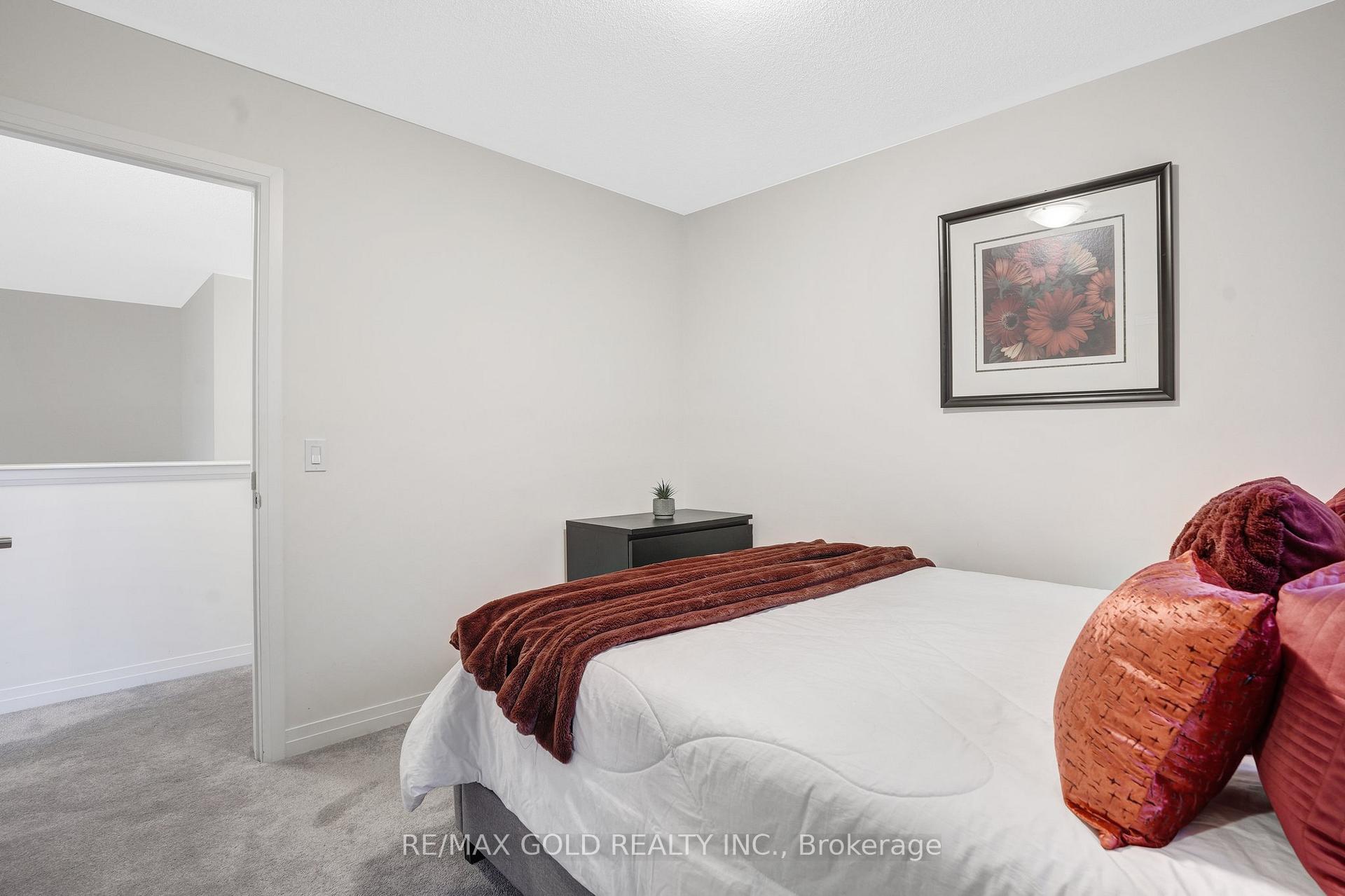 Photo 18 of 40 Weylie Street, Hamilton, Mount Hope — HOMEH