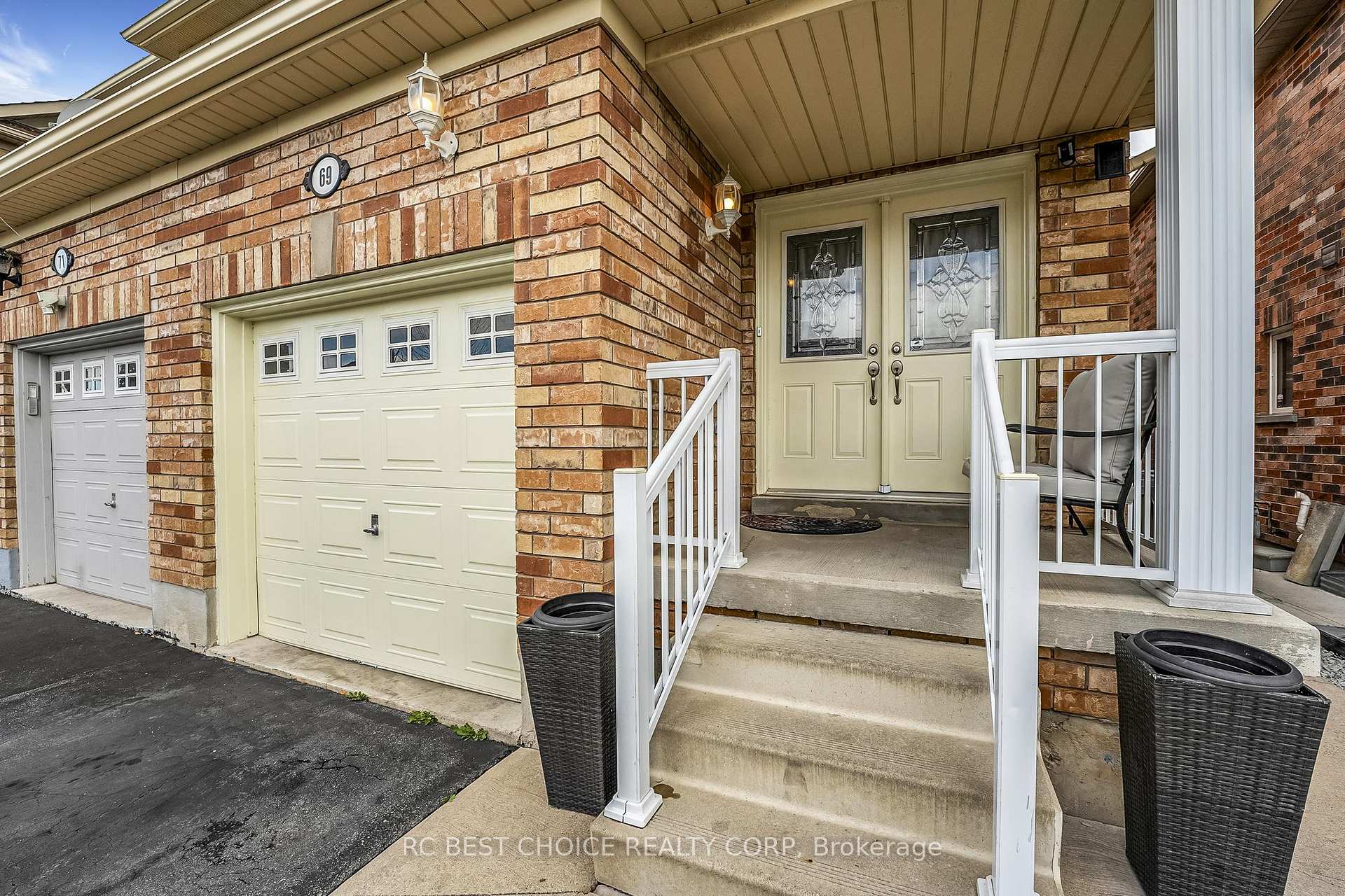 Photo 6 of 69 Roundstone Drive, Brampton, Credit Valley — HOMEH