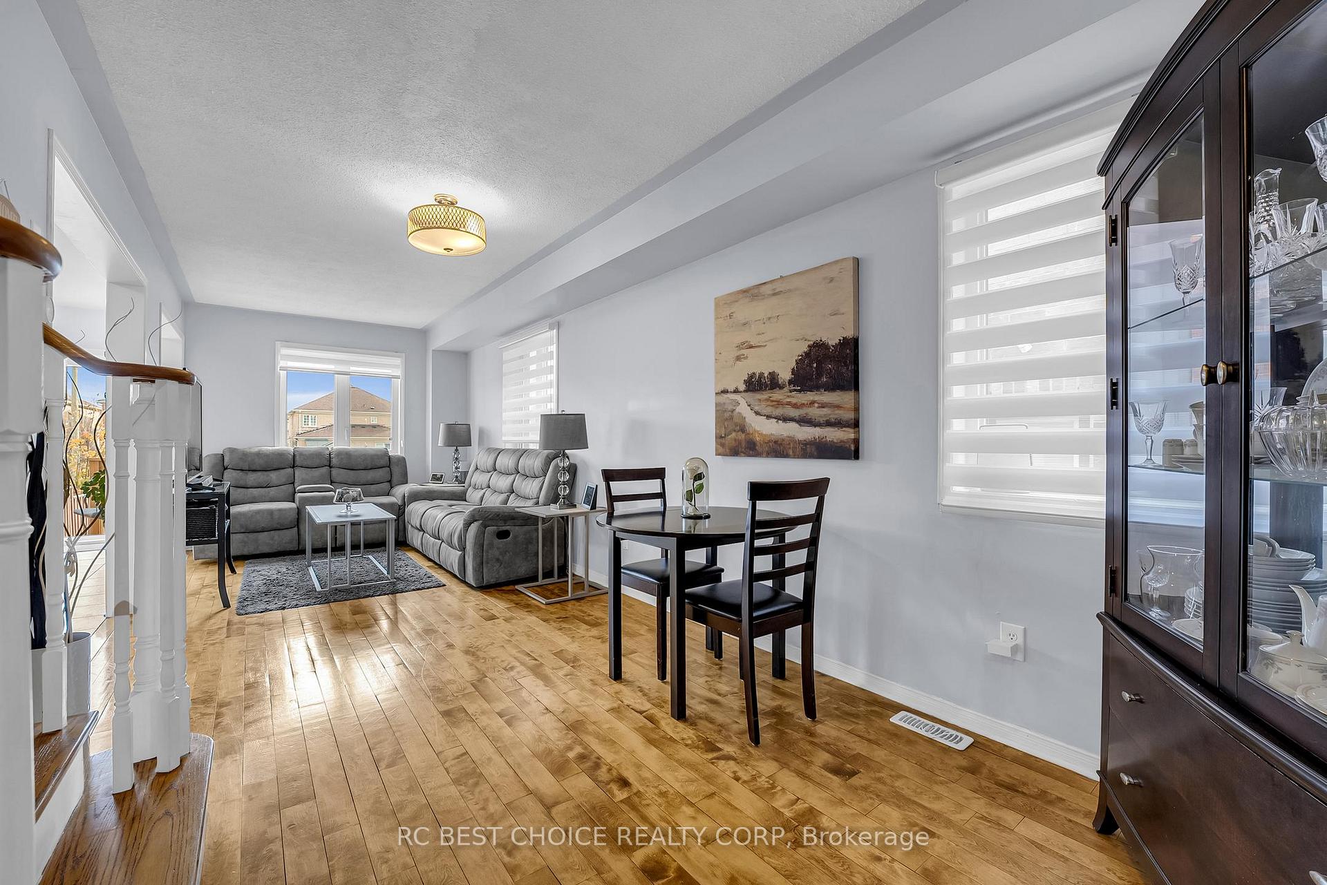 Photo 2 of 69 Roundstone Drive, Brampton, Credit Valley — HOMEH