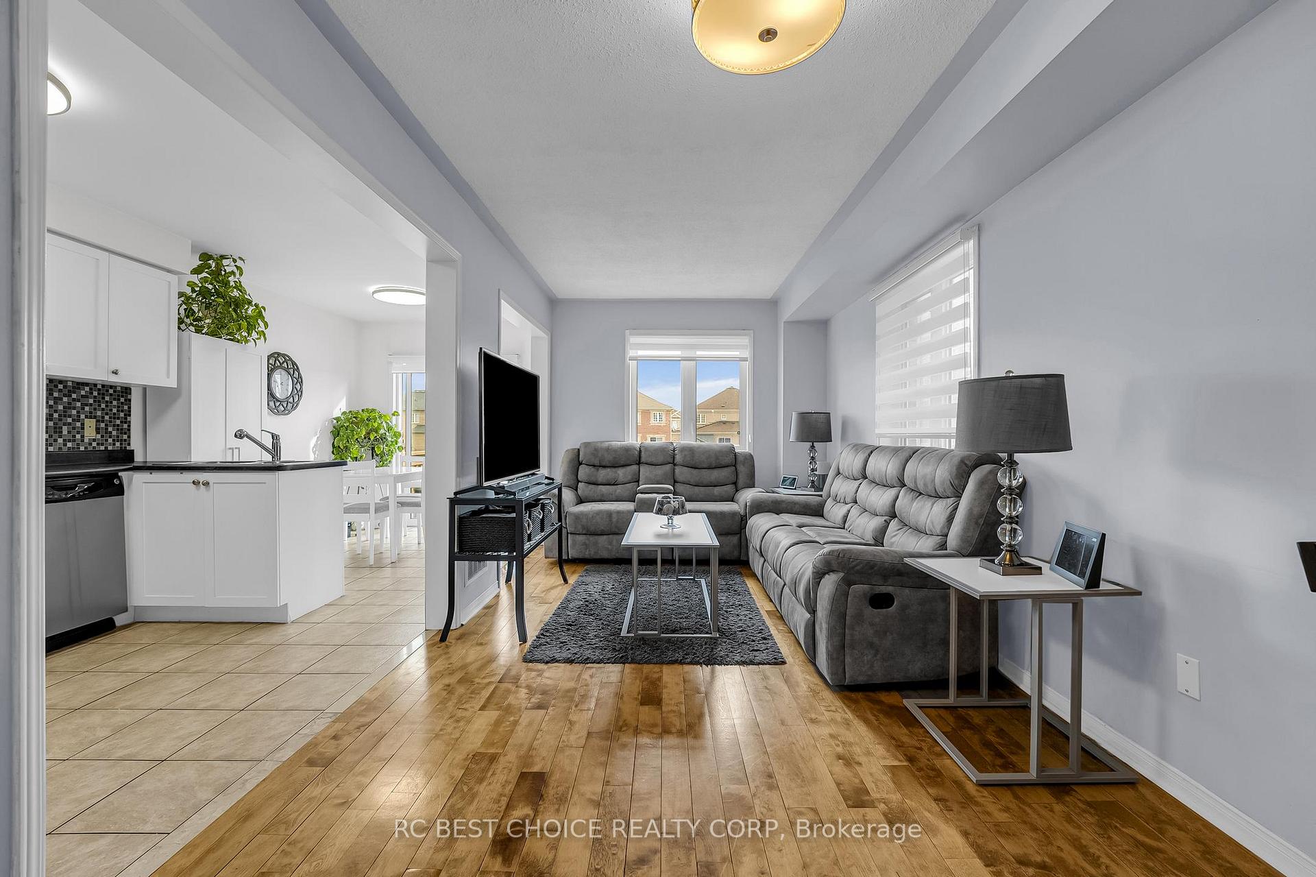 Photo 7 of 69 Roundstone Drive, Brampton, Credit Valley — HOMEH