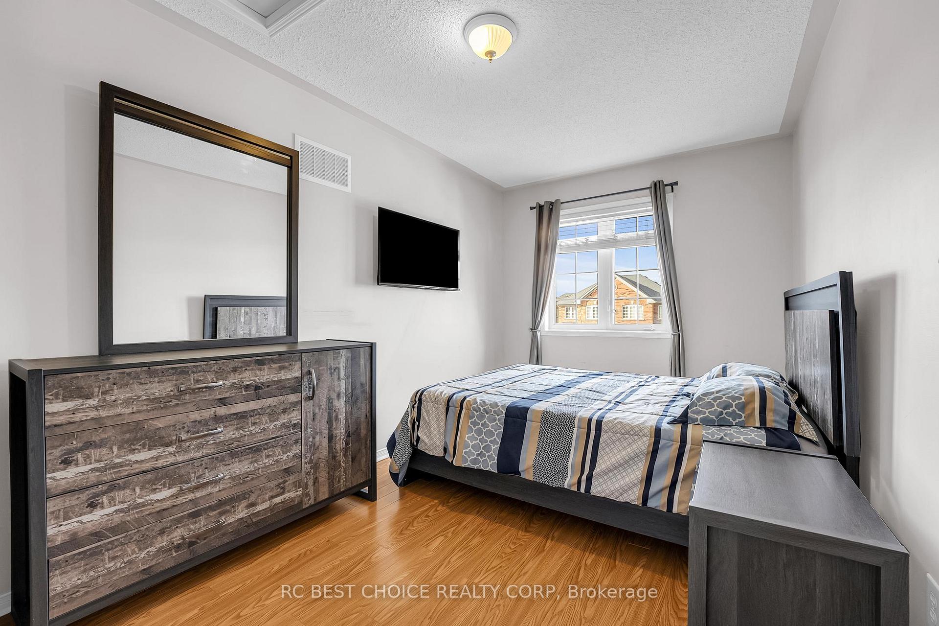 Photo 14 of 69 Roundstone Drive, Brampton, Credit Valley — HOMEH