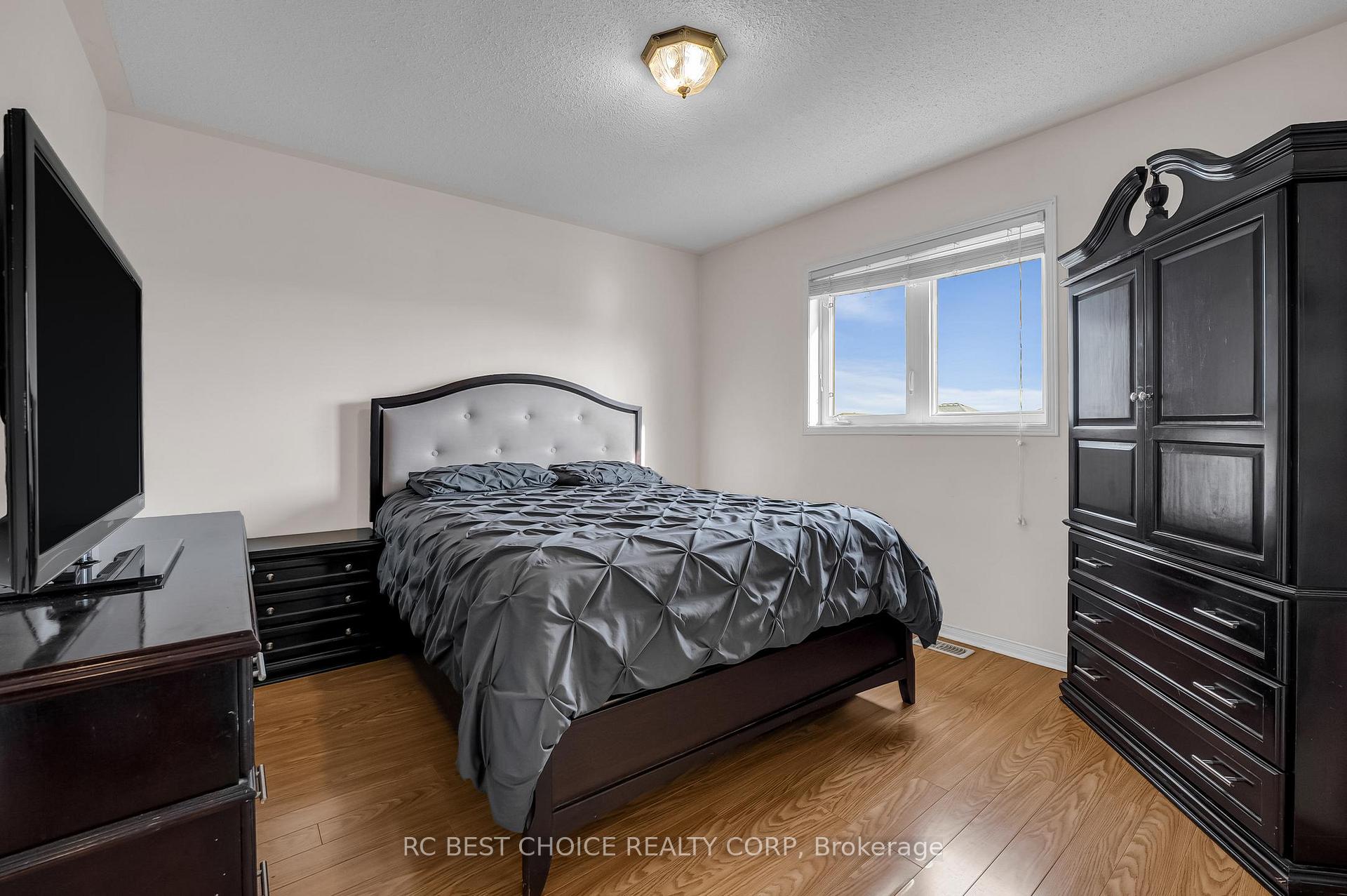 Photo 15 of 69 Roundstone Drive, Brampton, Credit Valley — HOMEH
