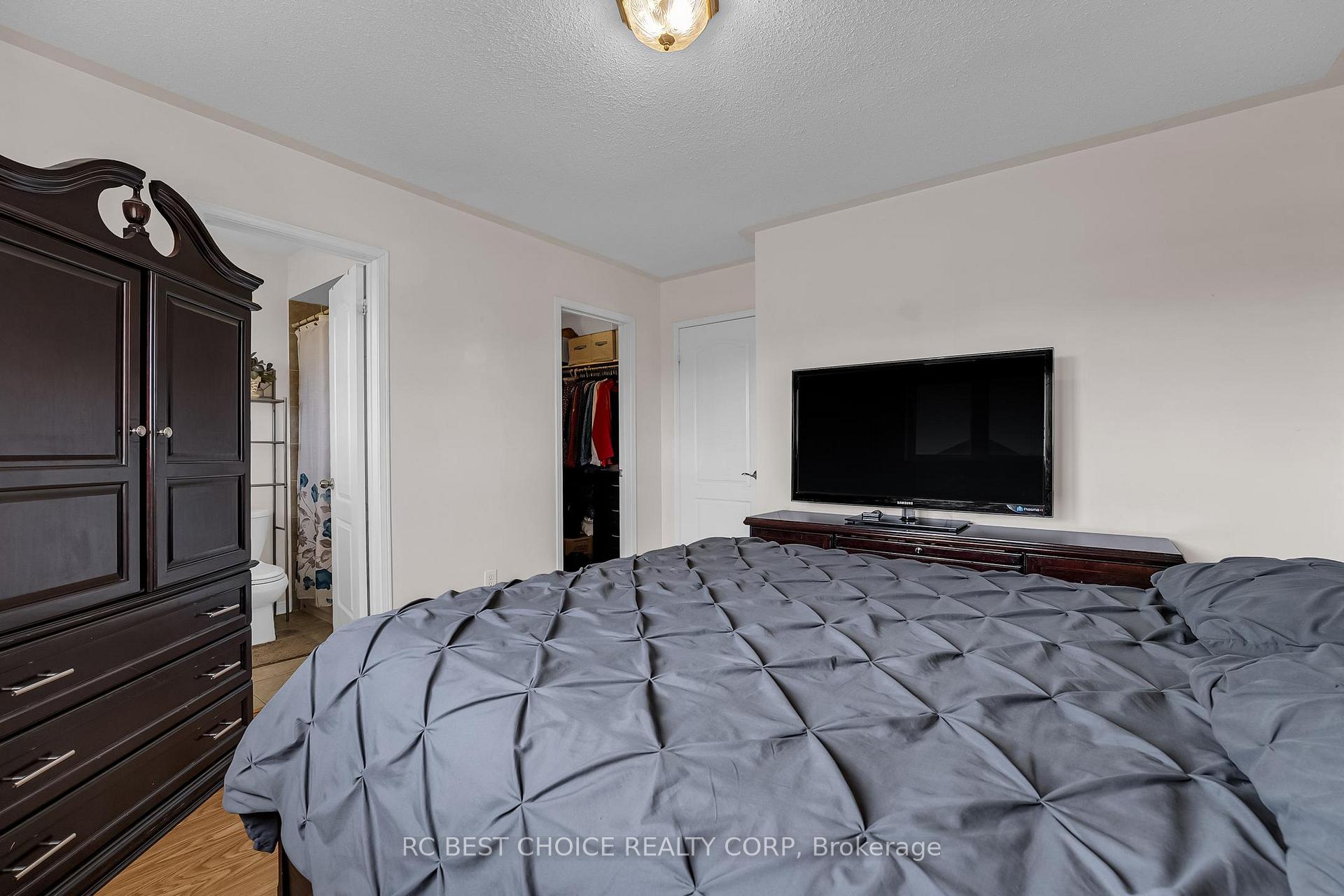 Photo 13 of 69 Roundstone Drive, Brampton, Credit Valley — HOMEH