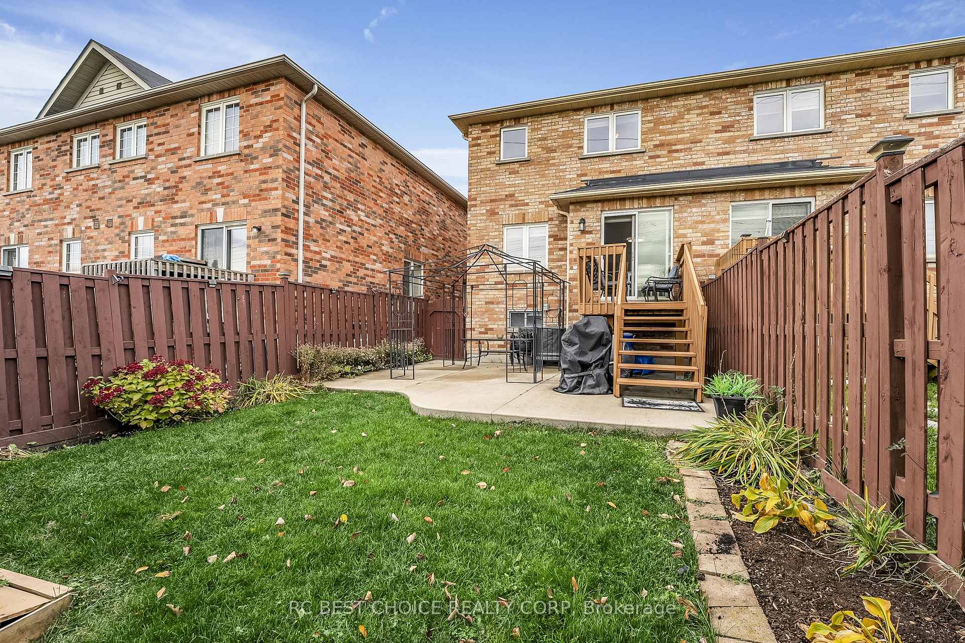 Photo 21 of 69 Roundstone Drive, Brampton, Credit Valley — HOMEH