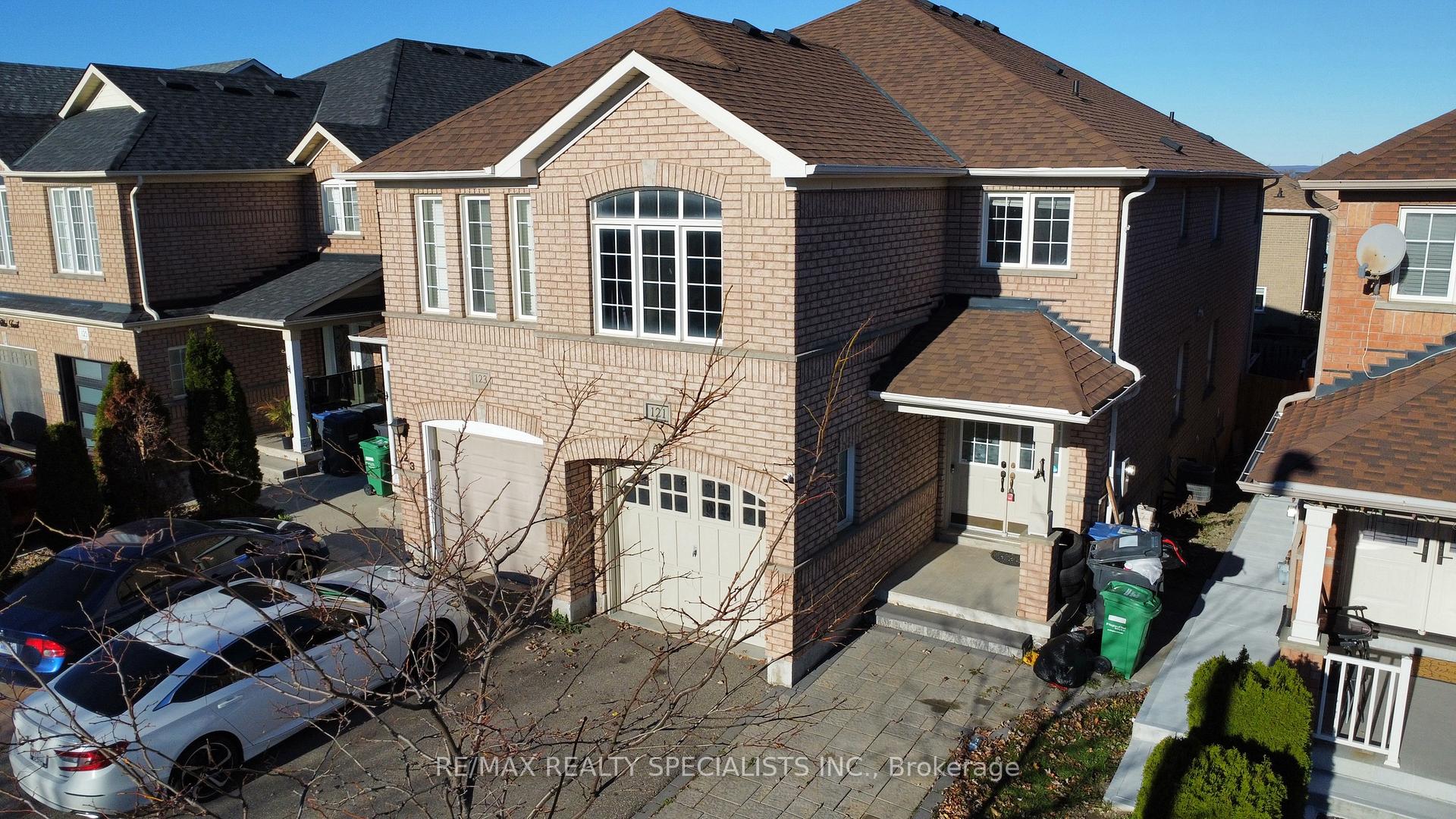 Photo 4 of Unit MAIN&2, 121 Tiller Trail, Brampton, Fletcher's Creek Village — HOMEH