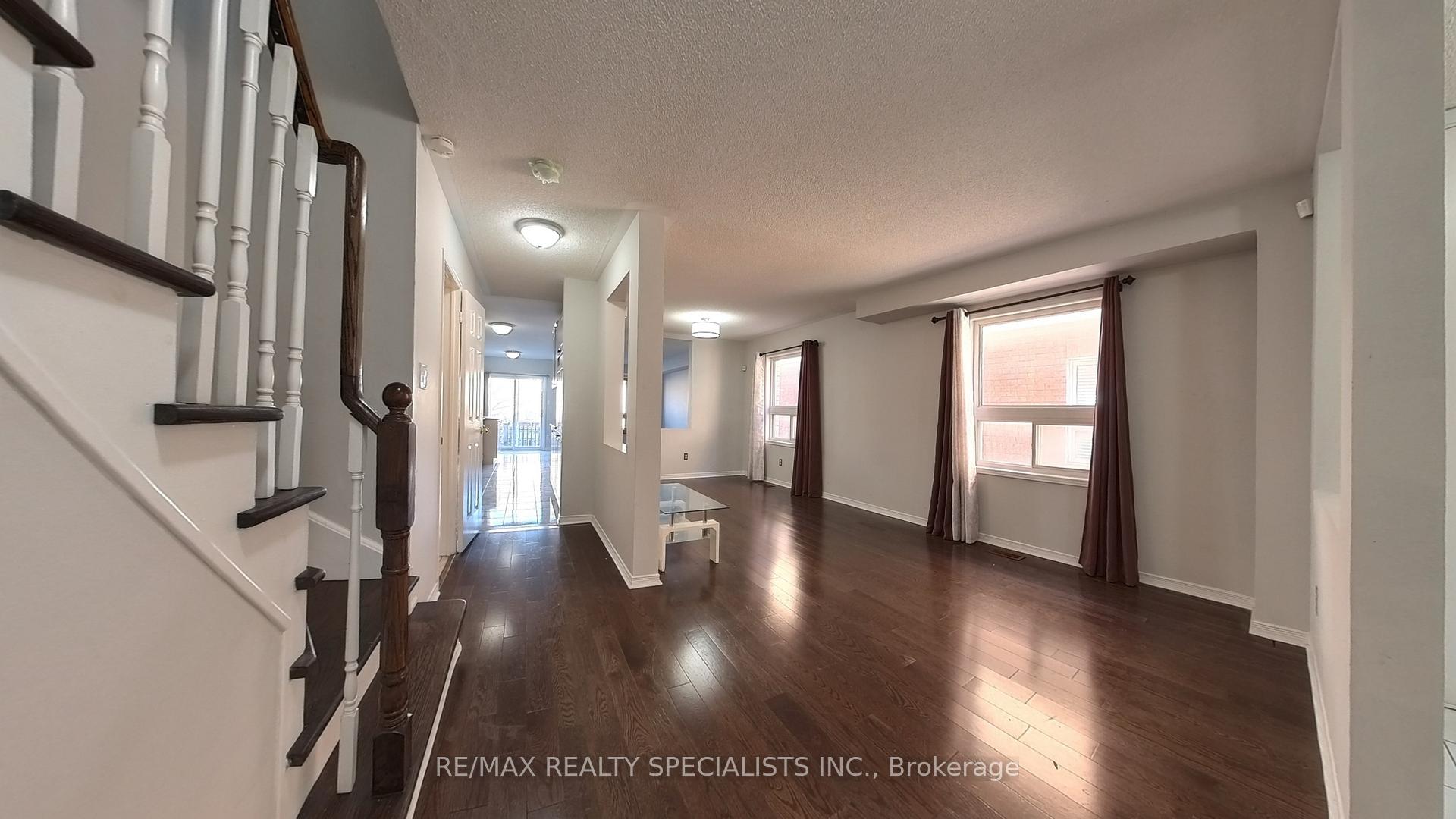 Photo 3 of Unit MAIN&2, 121 Tiller Trail, Brampton, Fletcher's Creek Village — HOMEH