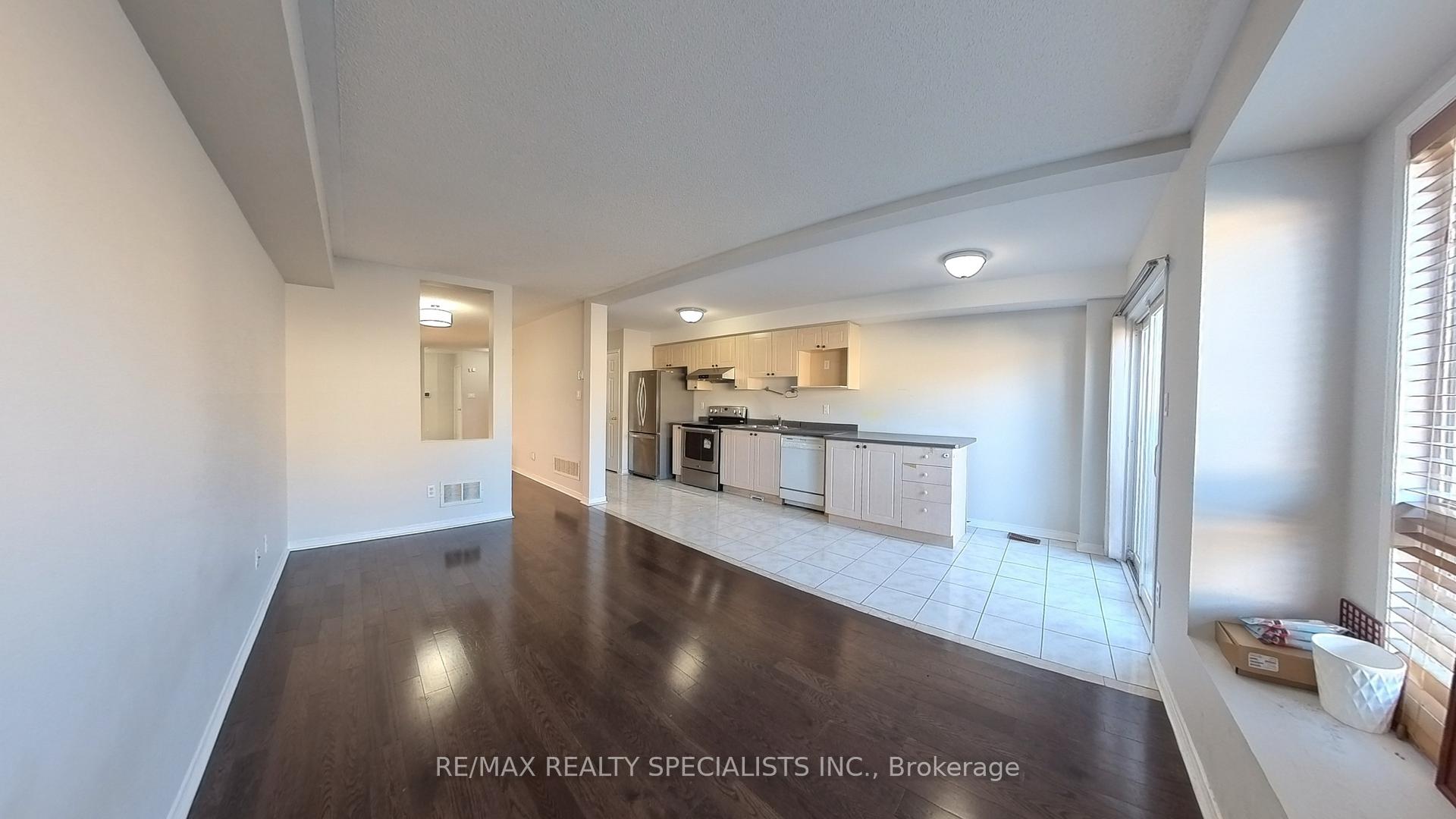 Photo 11 of Unit MAIN&2, 121 Tiller Trail, Brampton, Fletcher's Creek Village — HOMEH