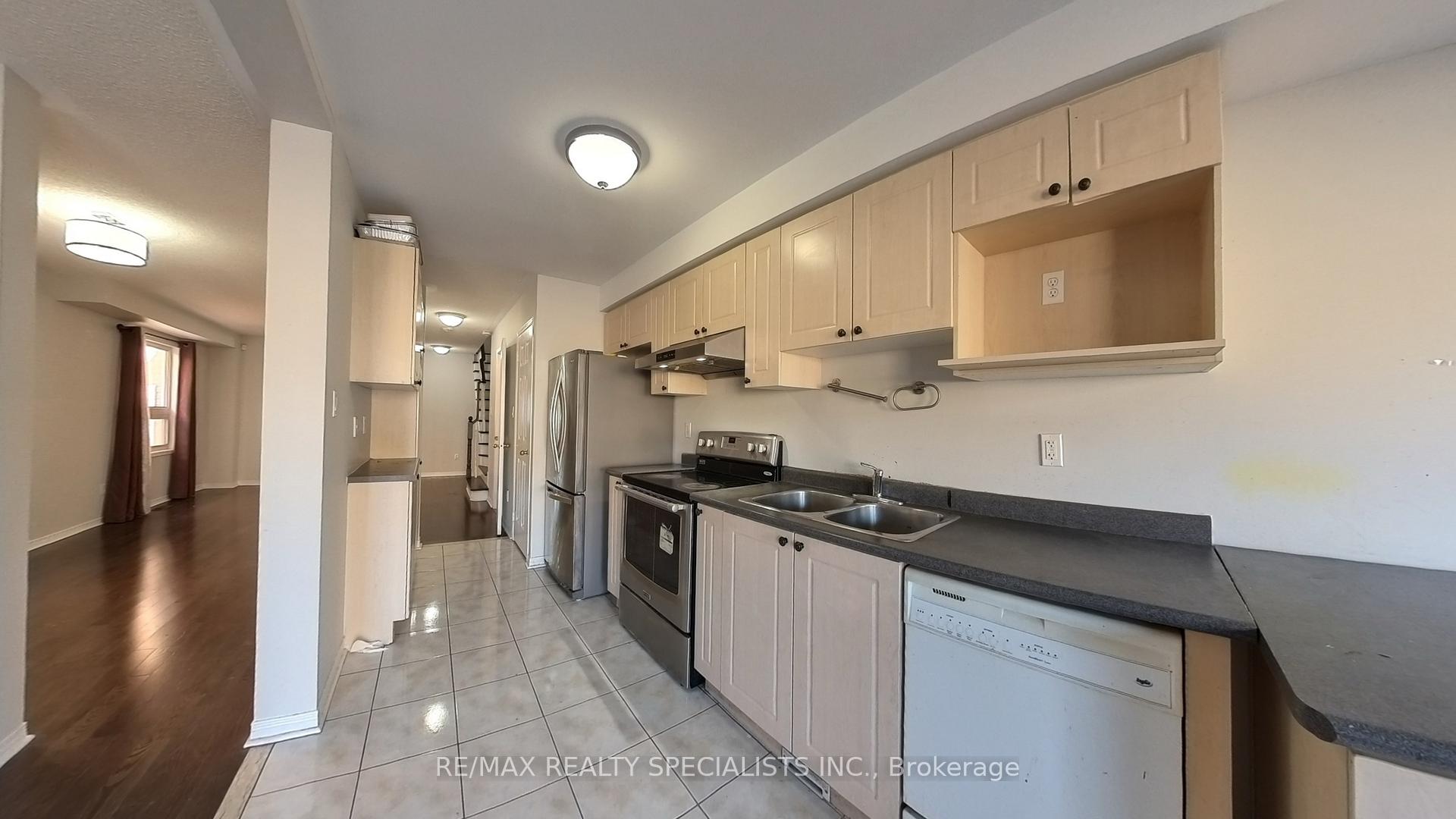 Photo 9 of Unit MAIN&2, 121 Tiller Trail, Brampton, Fletcher's Creek Village — HOMEH