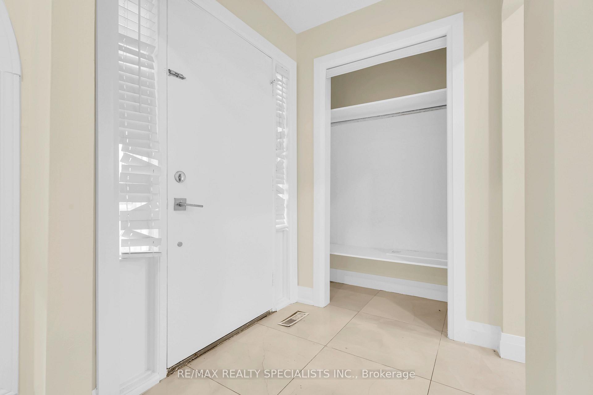 Photo 7 of Unit MAIN, 103 Manitou Crescent, Brampton, Central Park — HOMEH