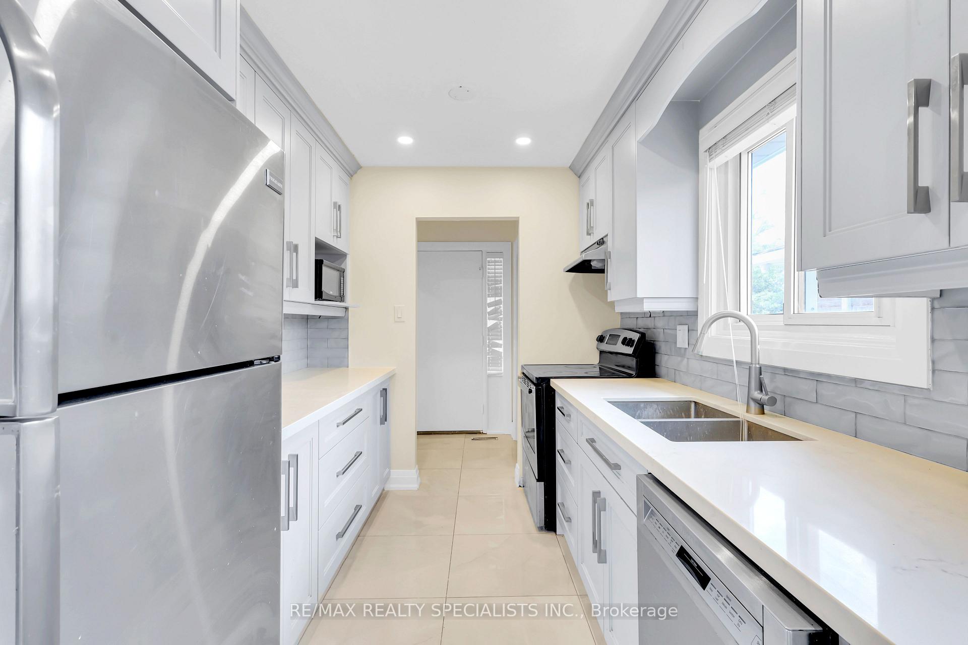 Photo 10 of Unit MAIN, 103 Manitou Crescent, Brampton, Central Park — HOMEH