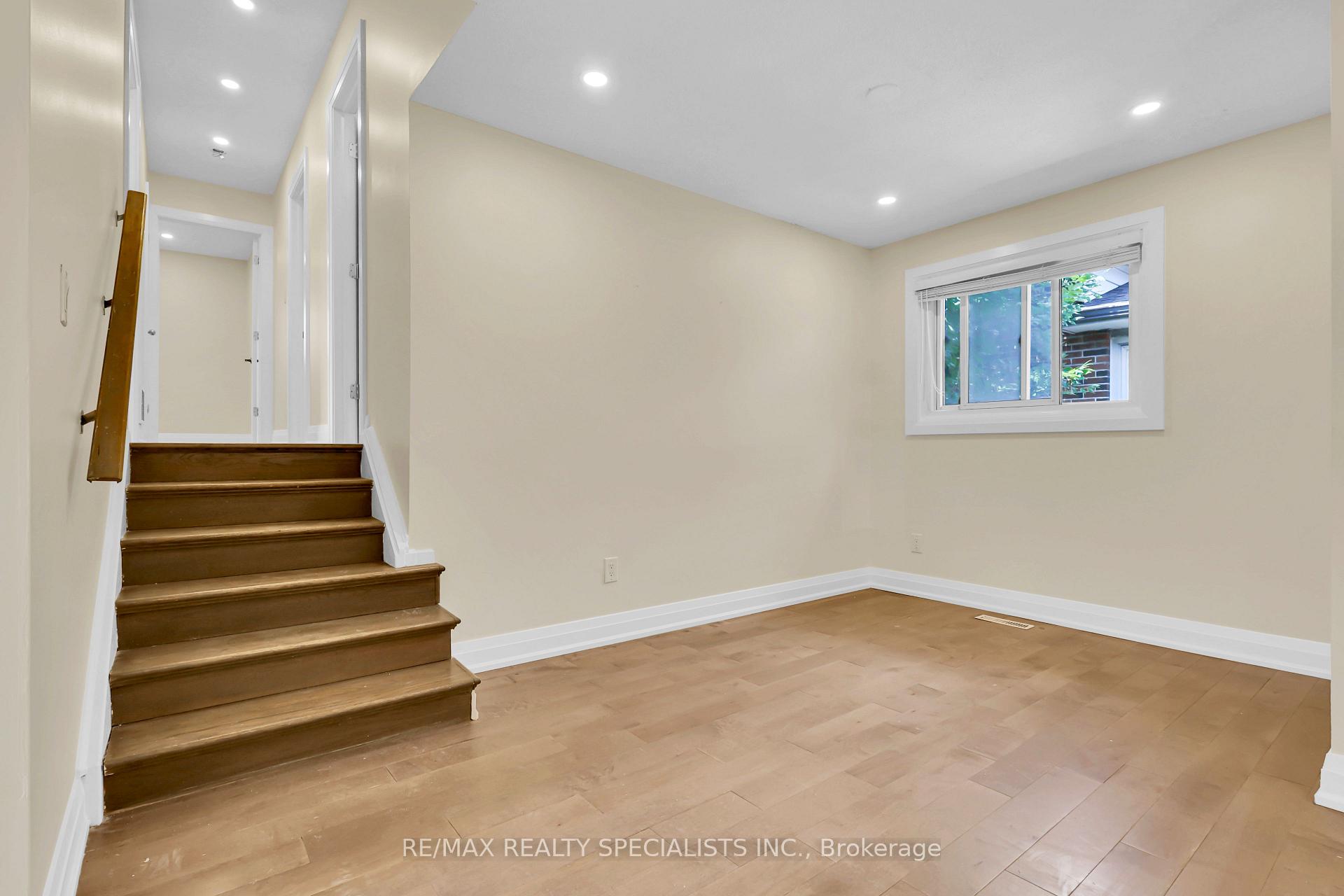 Photo 11 of Unit MAIN, 103 Manitou Crescent, Brampton, Central Park — HOMEH