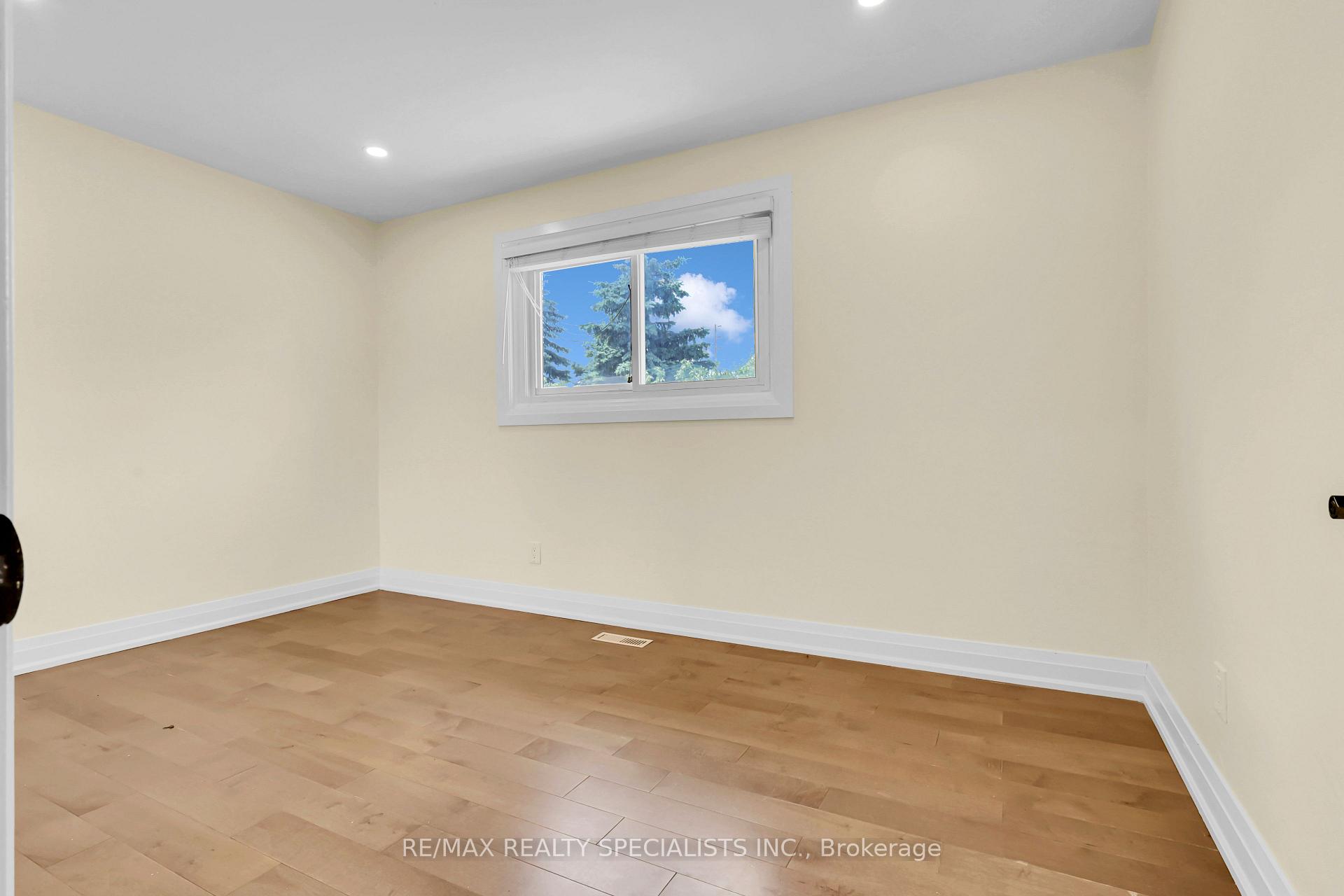 Photo 12 of Unit MAIN, 103 Manitou Crescent, Brampton, Central Park — HOMEH