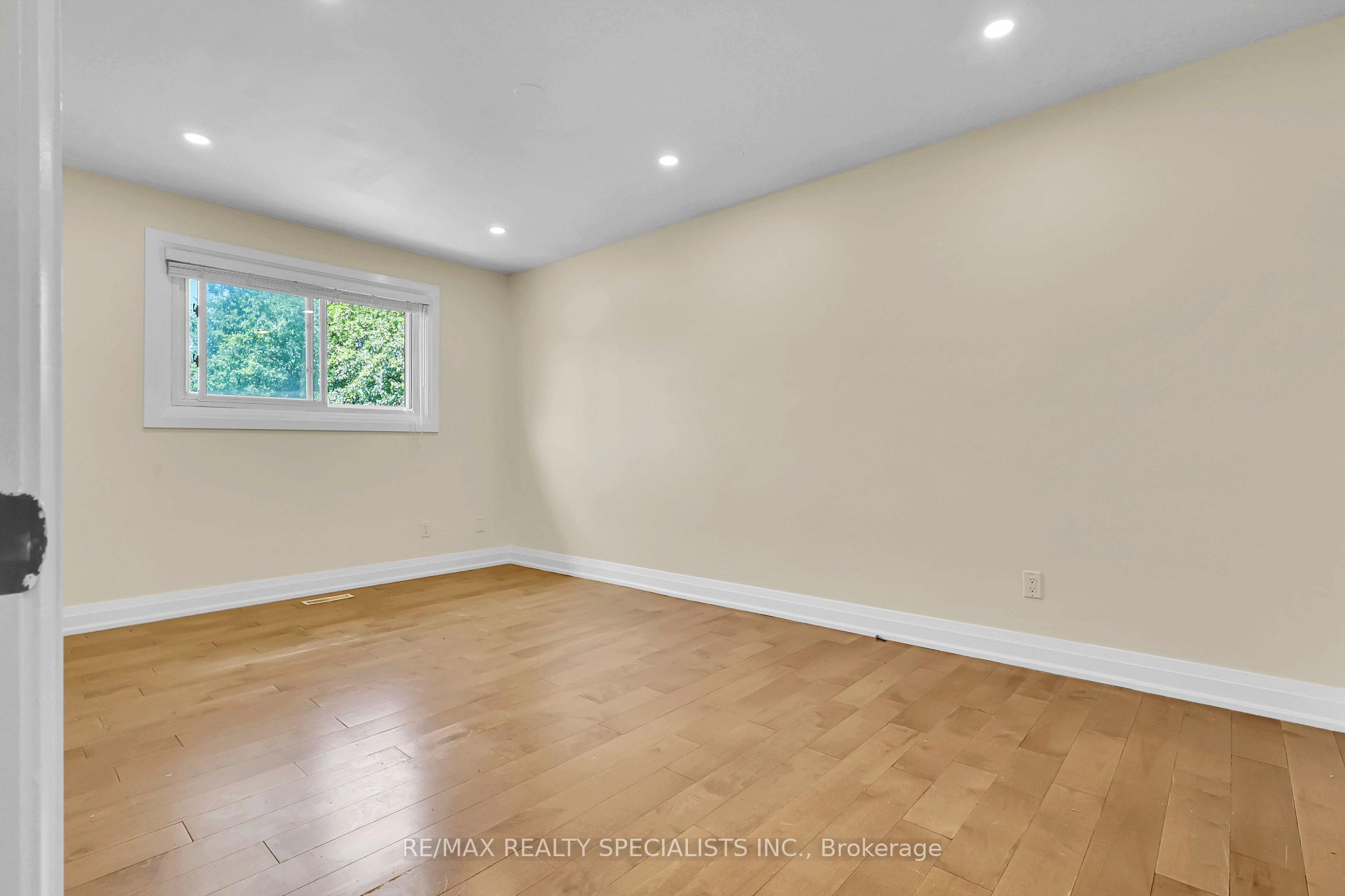 Photo 22 of Unit MAIN, 103 Manitou Crescent, Brampton, Central Park — HOMEH