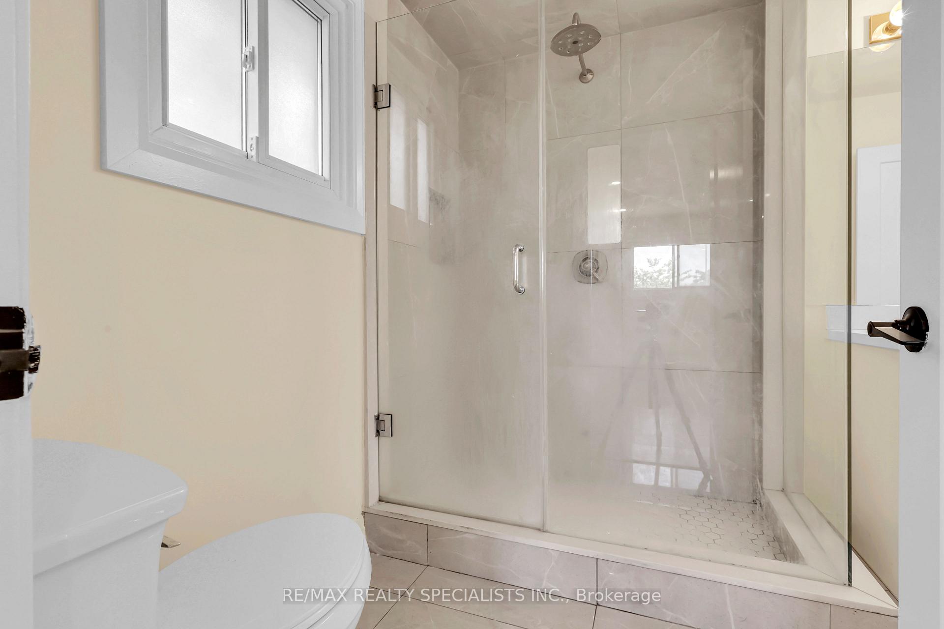 Photo 18 of Unit MAIN, 103 Manitou Crescent, Brampton, Central Park — HOMEH