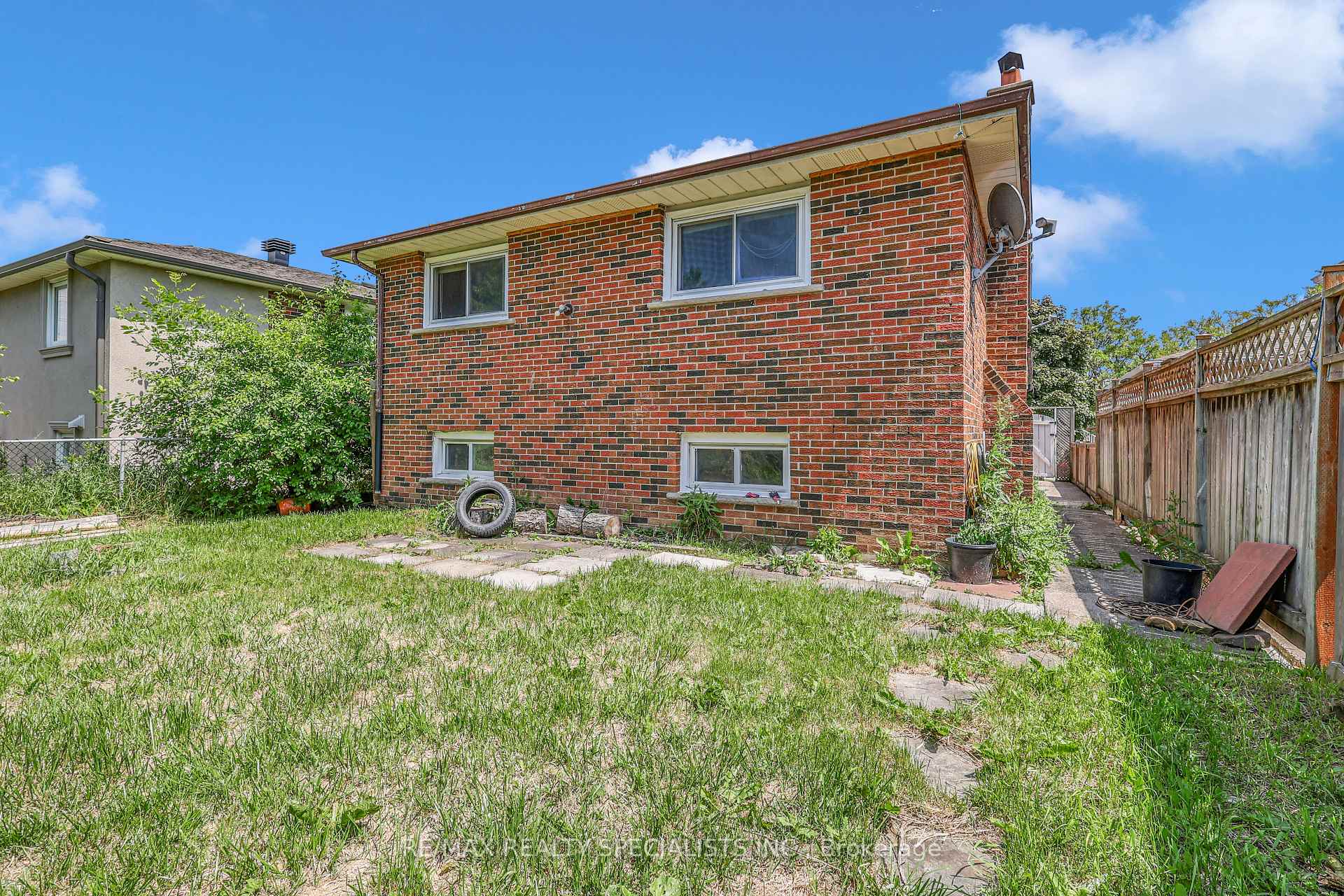 Photo 19 of Unit MAIN, 103 Manitou Crescent, Brampton, Central Park — HOMEH