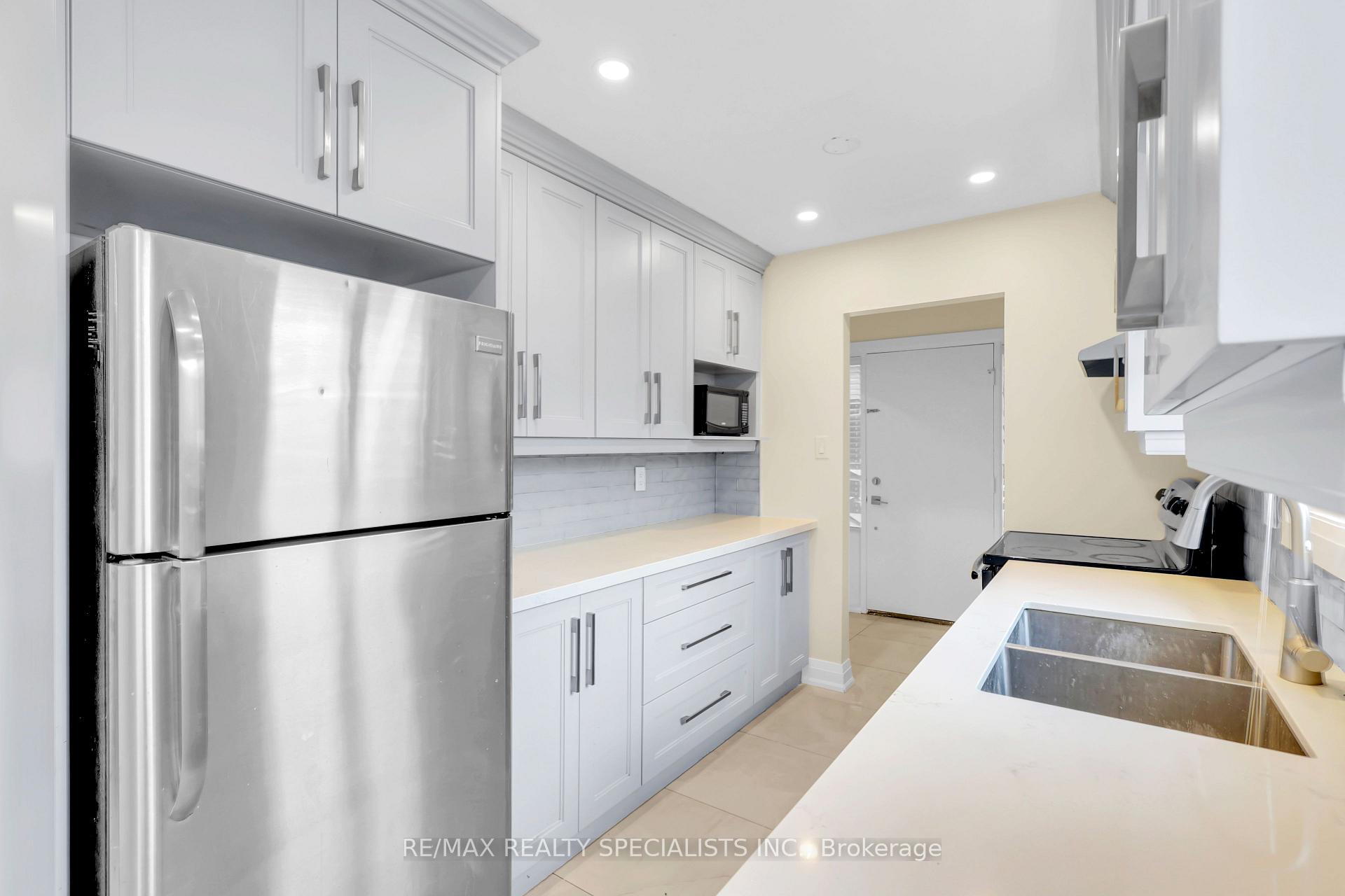 Photo 26 of Unit MAIN, 103 Manitou Crescent, Brampton, Central Park — HOMEH