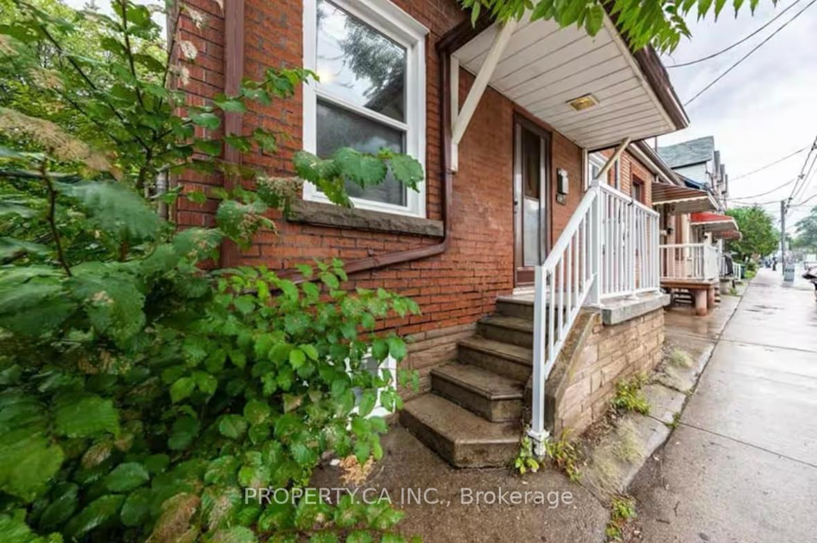 Front of Unit Main, 234 Bathurst Street