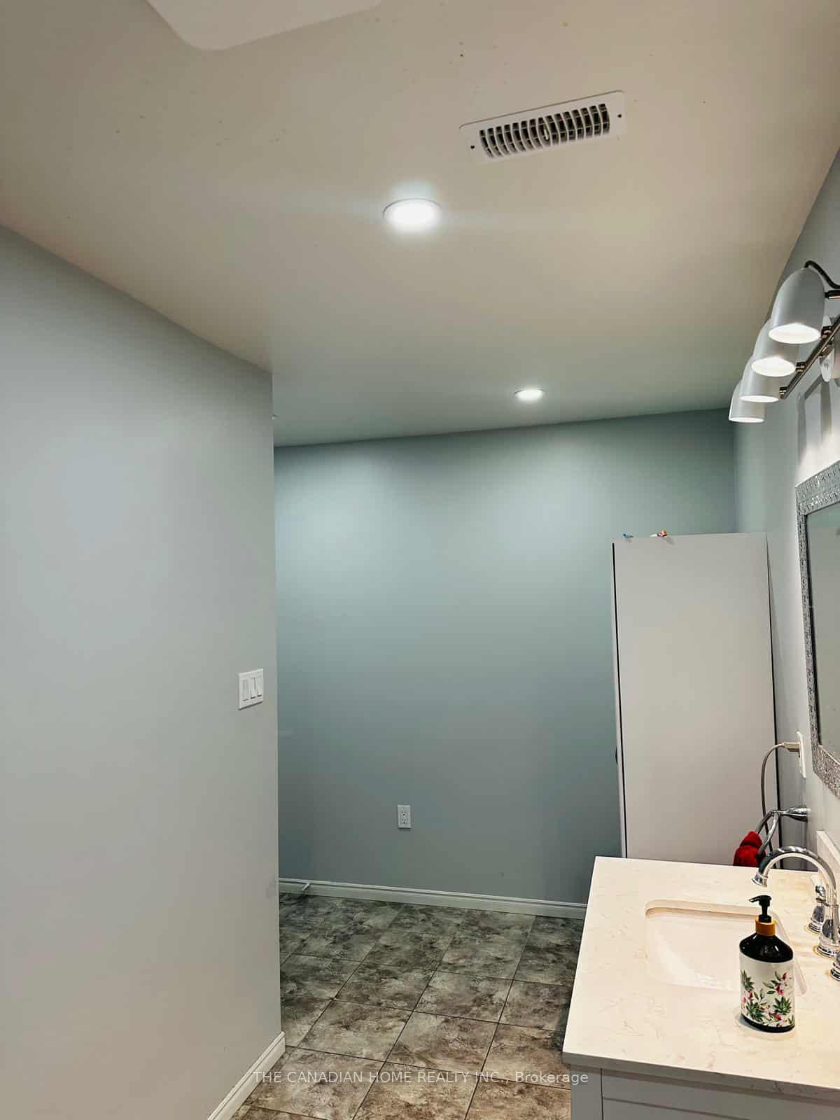 Photo 6 of Unit Basement, 15 Sistine Court, Hamilton, Carpenter — HOMEH