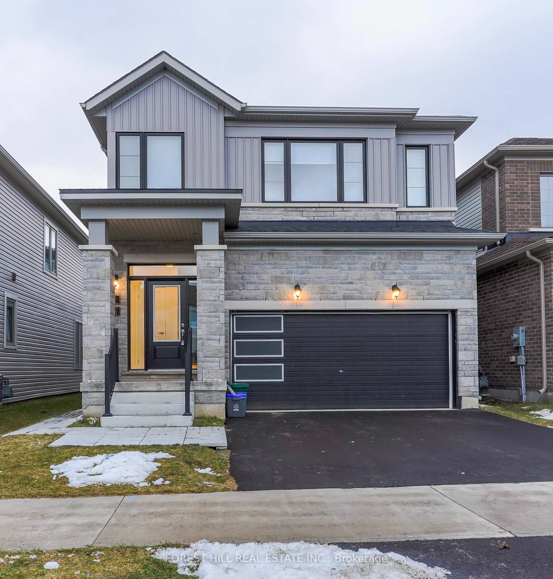 Front of Unit #UPPER, 61 Valleybrook Road