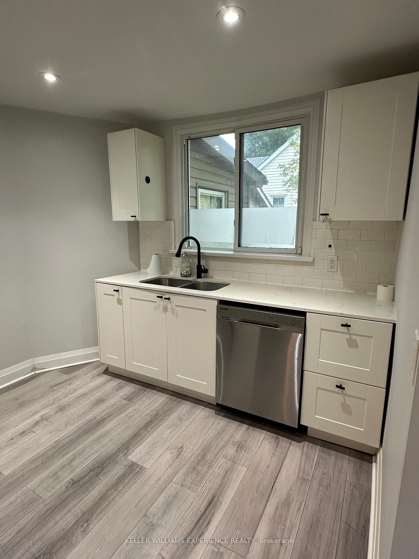 Photo 5 of Unit Main Fl, 44 Alfred Street, Barrie, Allandale — HOMEH
