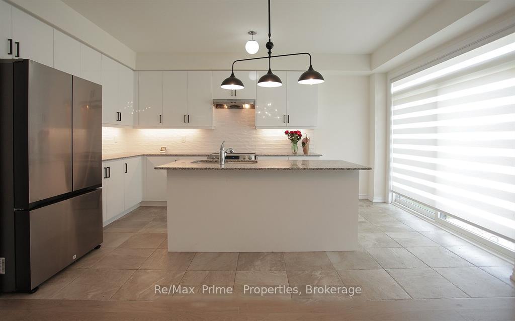 Photo 2 of Unit UPPER, 110 Durham Avenue, Barrie, Rural Barrie Southeast — HOMEH