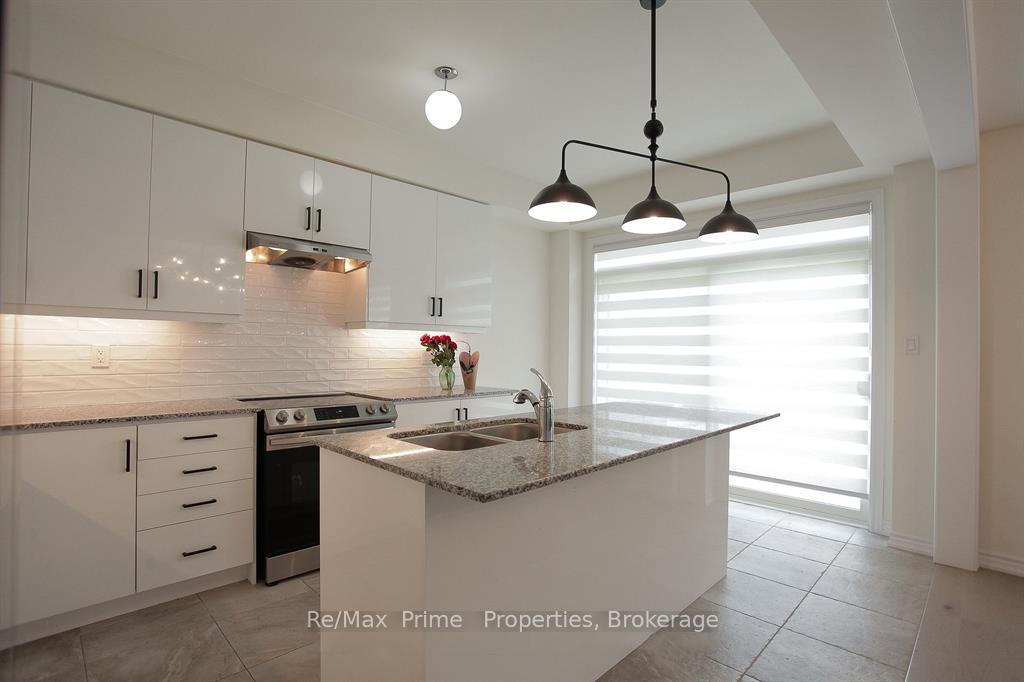 Photo 4 of Unit UPPER, 110 Durham Avenue, Barrie, Rural Barrie Southeast — HOMEH