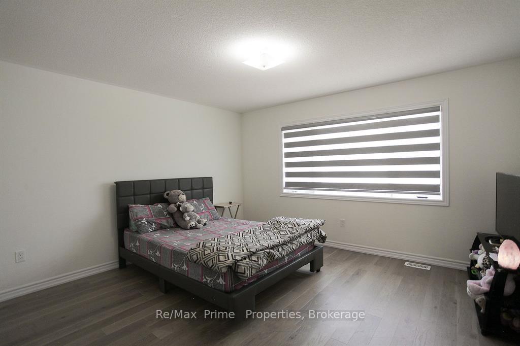 Photo 7 of Unit UPPER, 110 Durham Avenue, Barrie, Rural Barrie Southeast — HOMEH