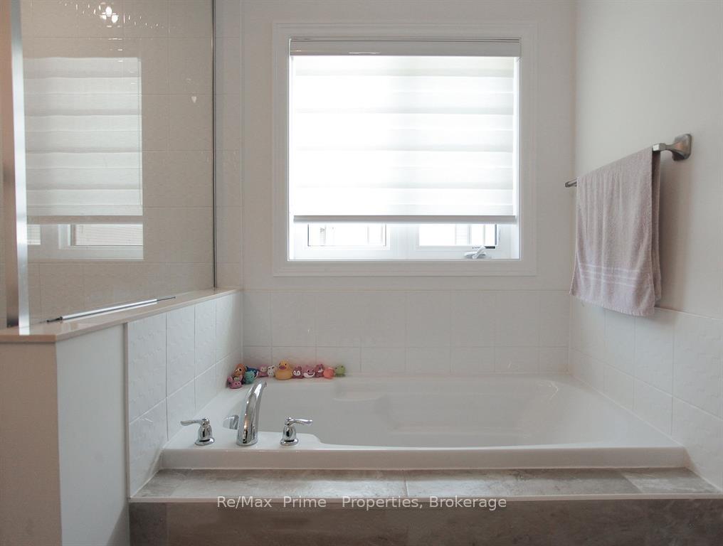 Photo 5 of Unit UPPER, 110 Durham Avenue, Barrie, Rural Barrie Southeast — HOMEH