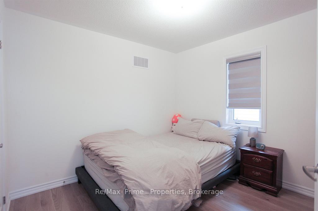 Photo 11 of Unit UPPER, 110 Durham Avenue, Barrie, Rural Barrie Southeast — HOMEH