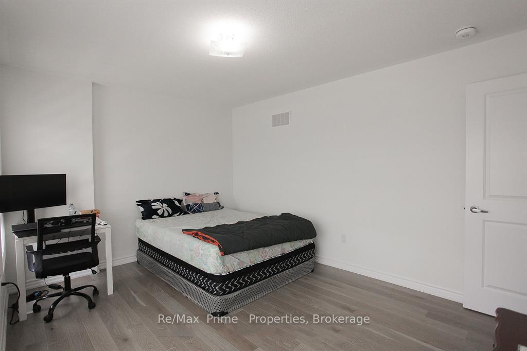 Photo 10 of Unit UPPER, 110 Durham Avenue, Barrie, Rural Barrie Southeast — HOMEH