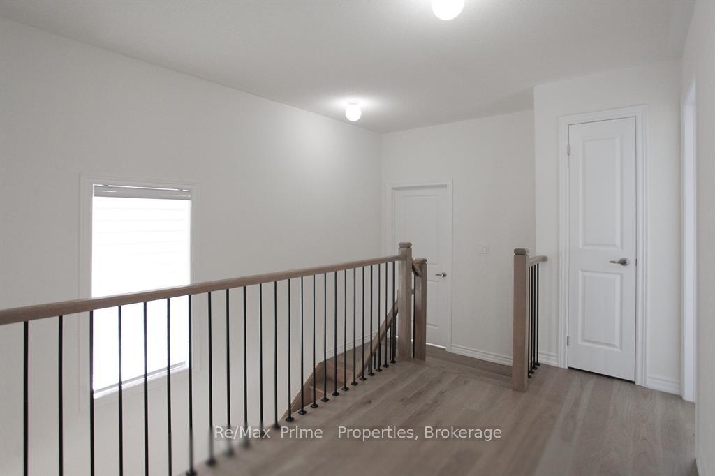 Photo 6 of Unit UPPER, 110 Durham Avenue, Barrie, Rural Barrie Southeast — HOMEH