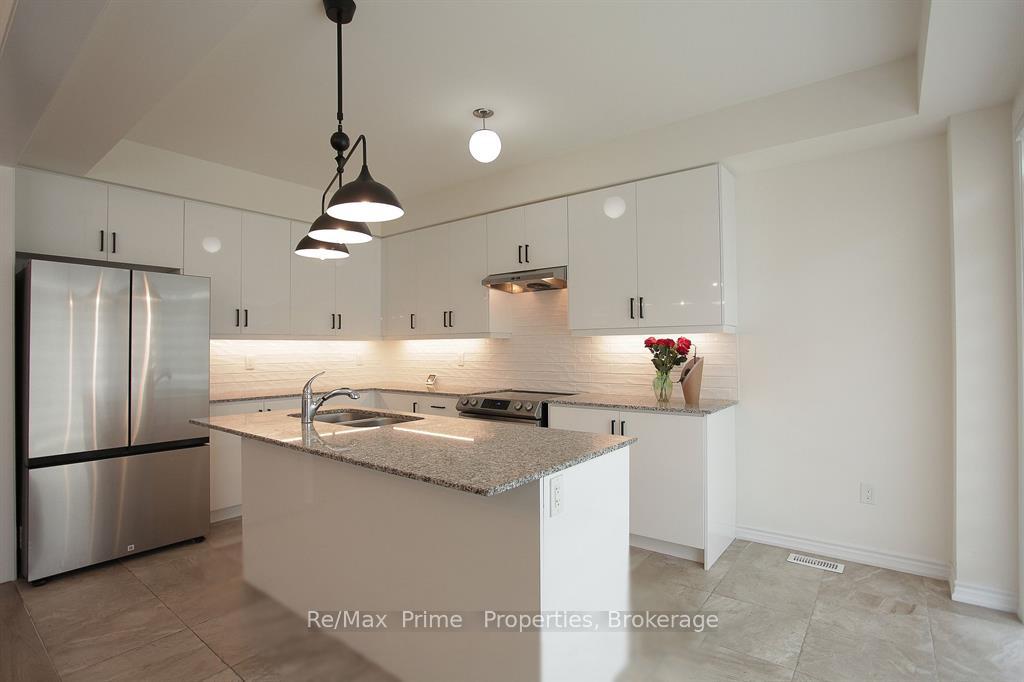 Photo 17 of Unit UPPER, 110 Durham Avenue, Barrie, Rural Barrie Southeast — HOMEH