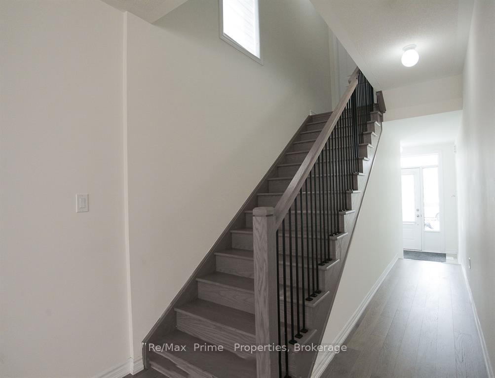 Photo 16 of Unit UPPER, 110 Durham Avenue, Barrie, Rural Barrie Southeast — HOMEH