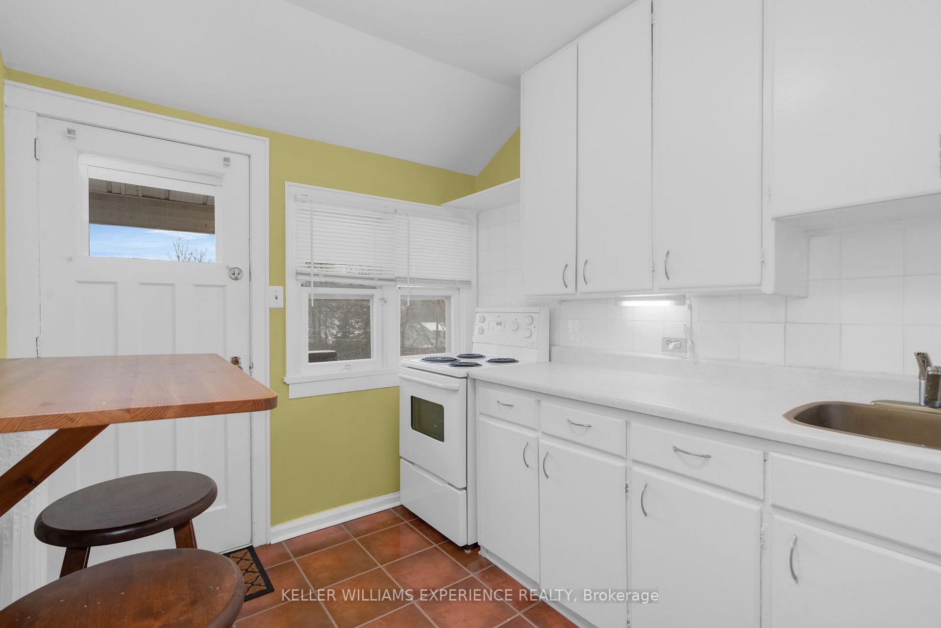 Photo 3 of Unit 9, 101 Clapperton Street, Barrie, City Centre — HOMEH