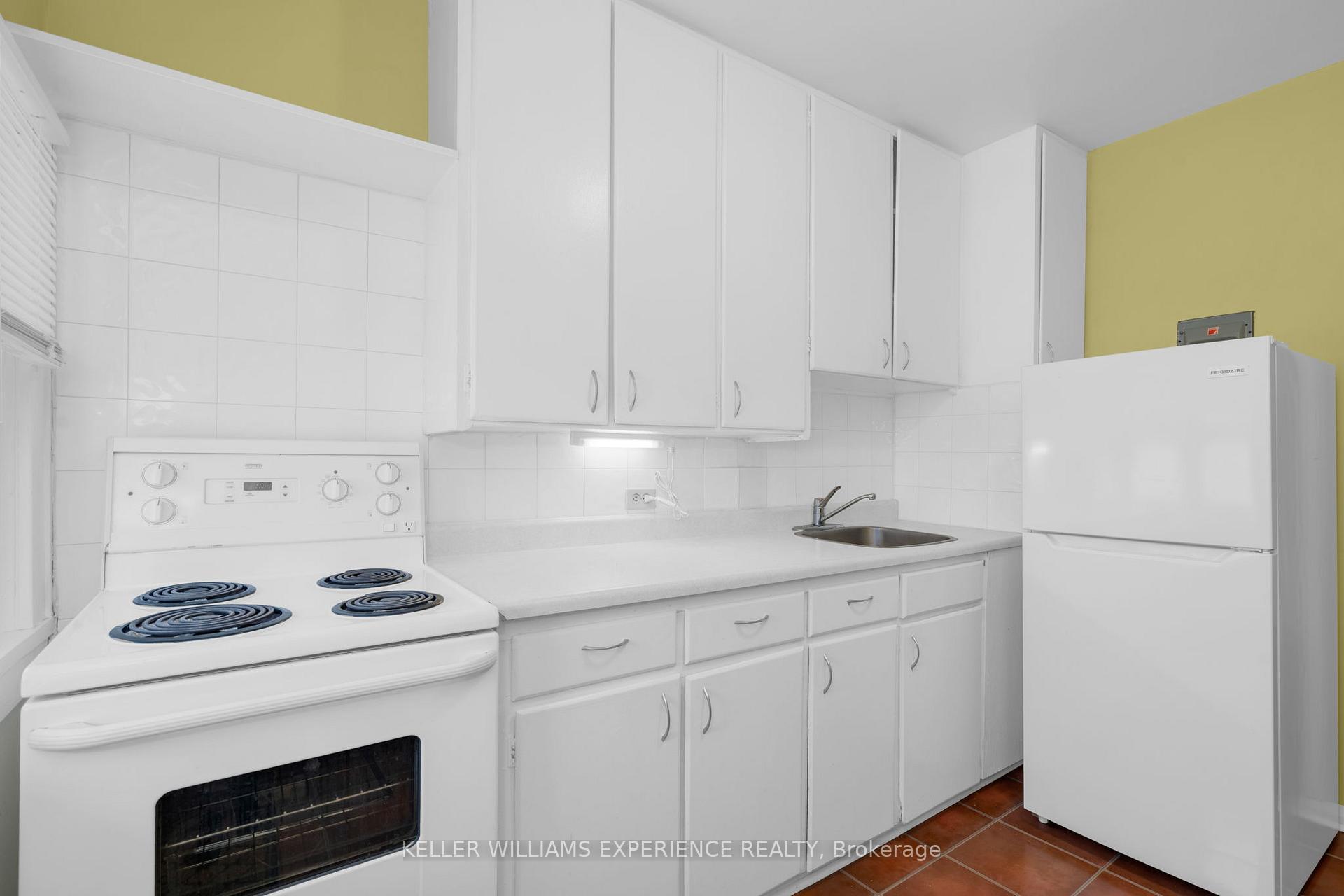 Photo 2 of Unit 9, 101 Clapperton Street, Barrie, City Centre — HOMEH