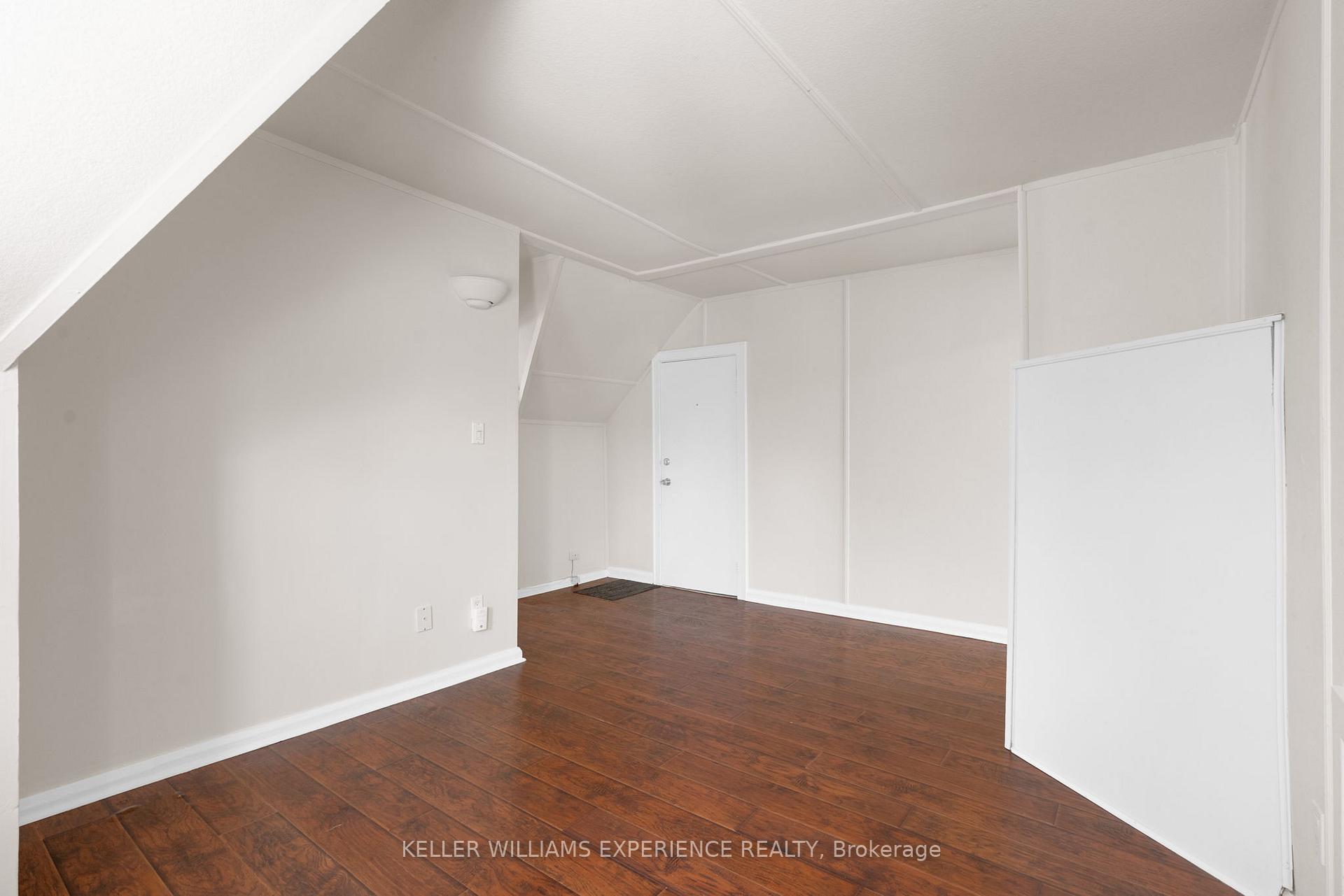 Photo 5 of Unit 9, 101 Clapperton Street, Barrie, City Centre — HOMEH