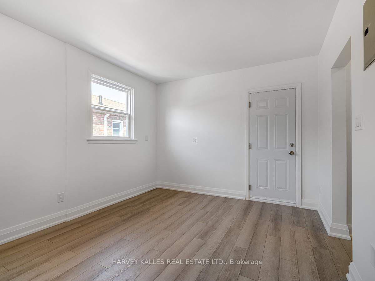 Photo 6 of Unit 4, 8 Markdale Avenue, Toronto, Humewood-Cedarvale — HOMEH