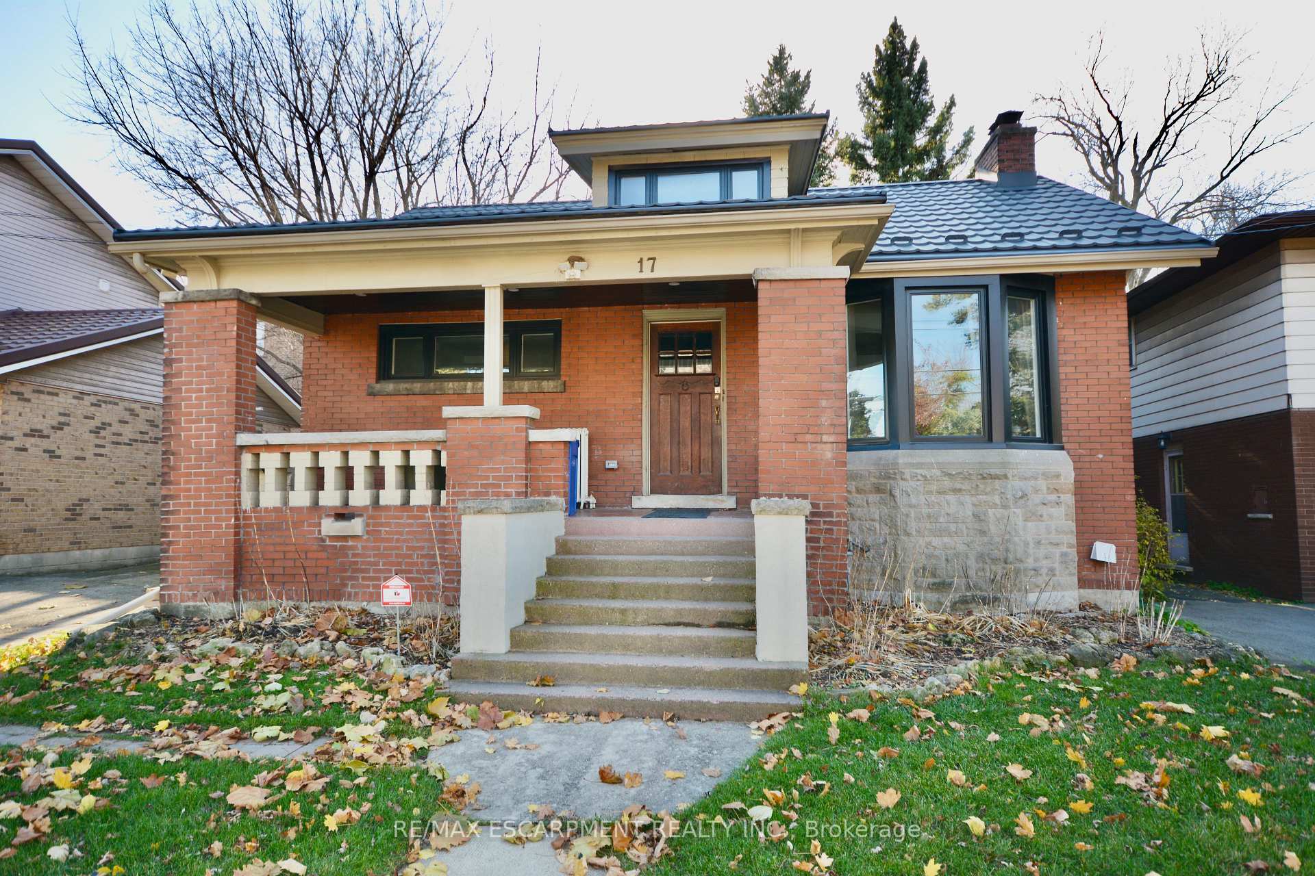 Front of Unit LOWER, 17 Inverness Avenue W