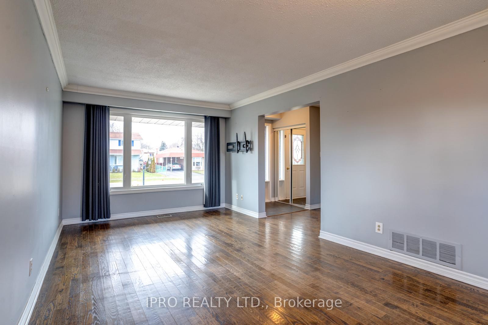 Photo 3 of Unit UPPER, 801 Batory Avenue, Pickering, West Shore — HOMEH